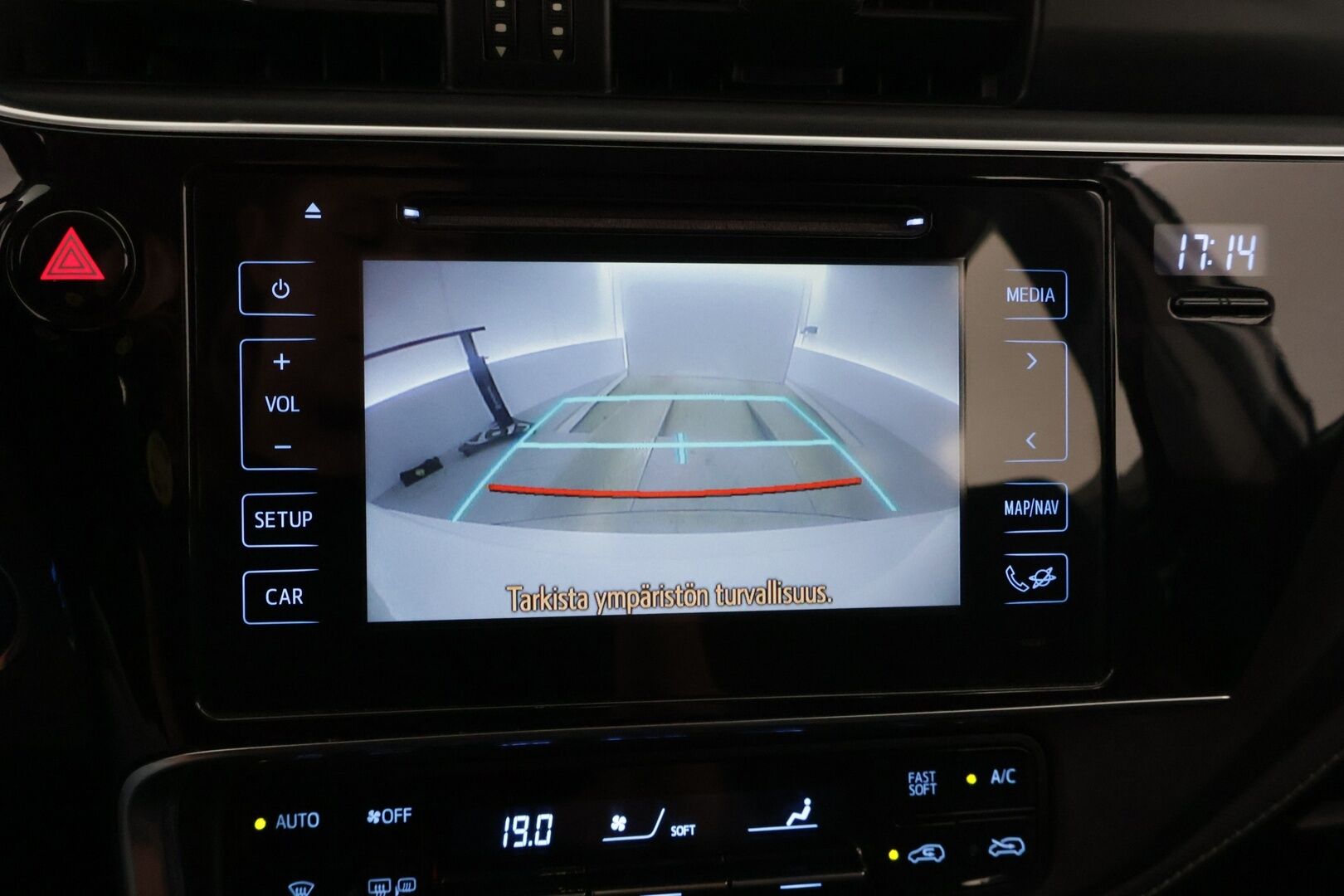 Toyota Auris 2017 1,8 Hybrid Active ** Vakkari / Navi / Bluetooth - ** Täydellinen huoltokirja / Kahdet renkaat aluilla **