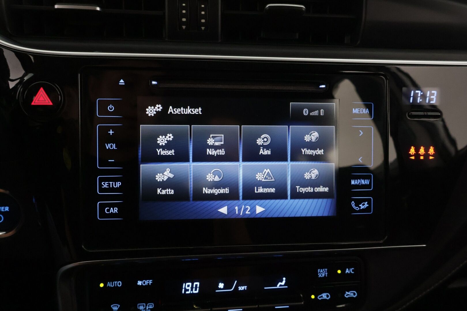 Toyota Auris 2017 1,8 Hybrid Active ** Vakkari / Navi / Bluetooth - ** Täydellinen huoltokirja / Kahdet renkaat aluilla **
