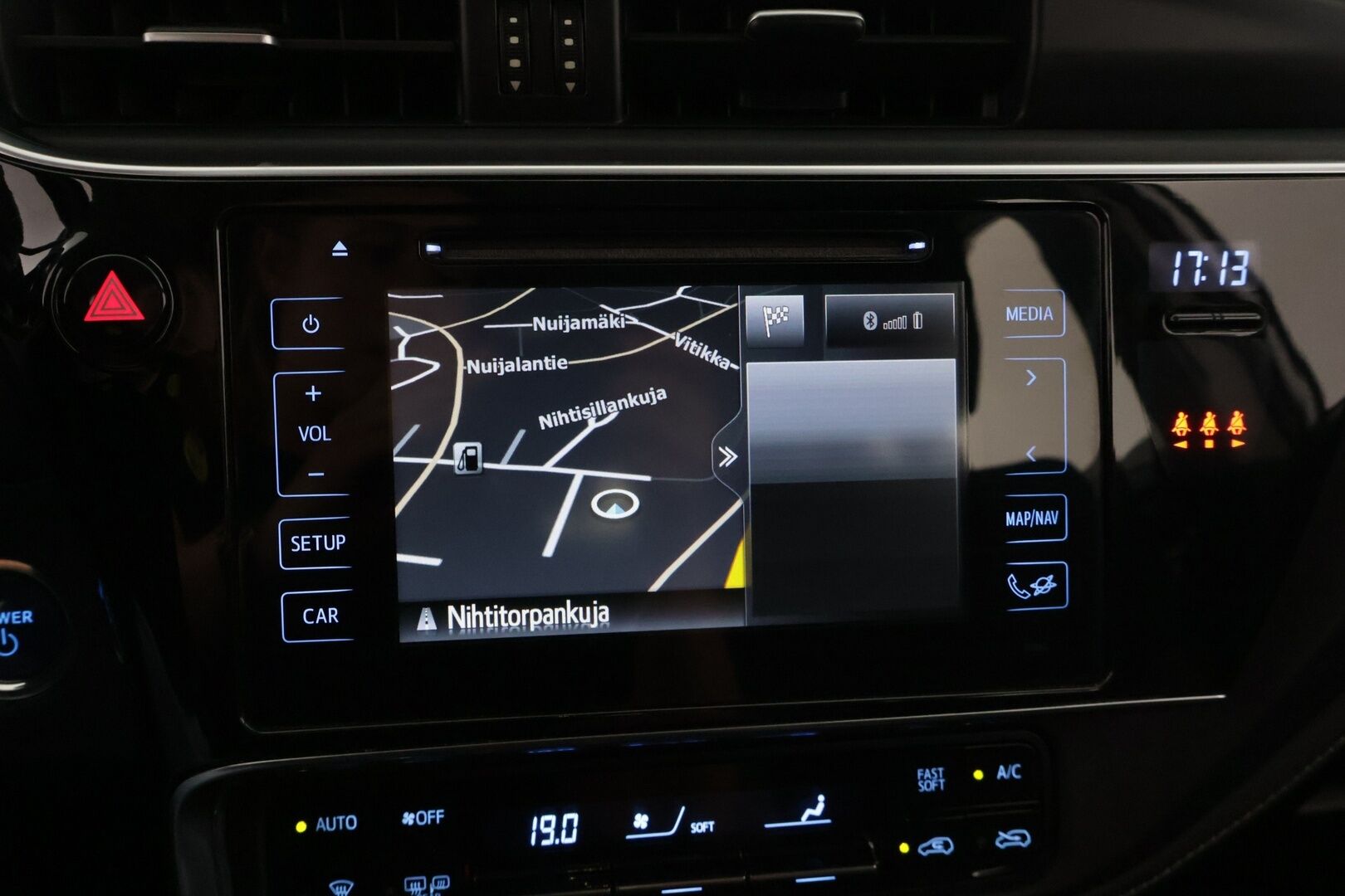 Toyota Auris 2017 1,8 Hybrid Active ** Vakkari / Navi / Bluetooth - ** Täydellinen huoltokirja / Kahdet renkaat aluilla **