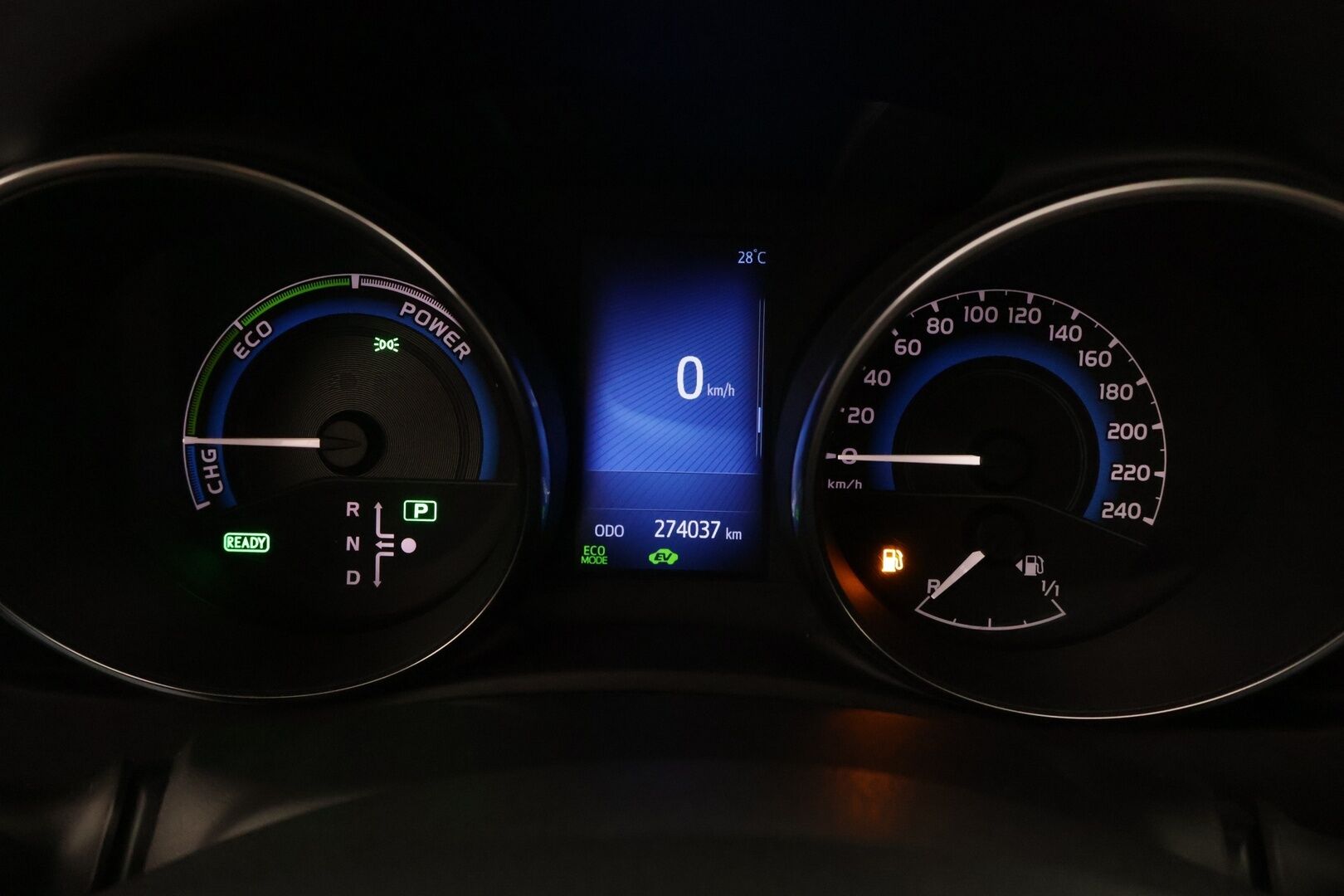 Toyota Auris 2017 1,8 Hybrid Active ** Vakkari / Navi / Bluetooth - ** Täydellinen huoltokirja / Kahdet renkaat aluilla **