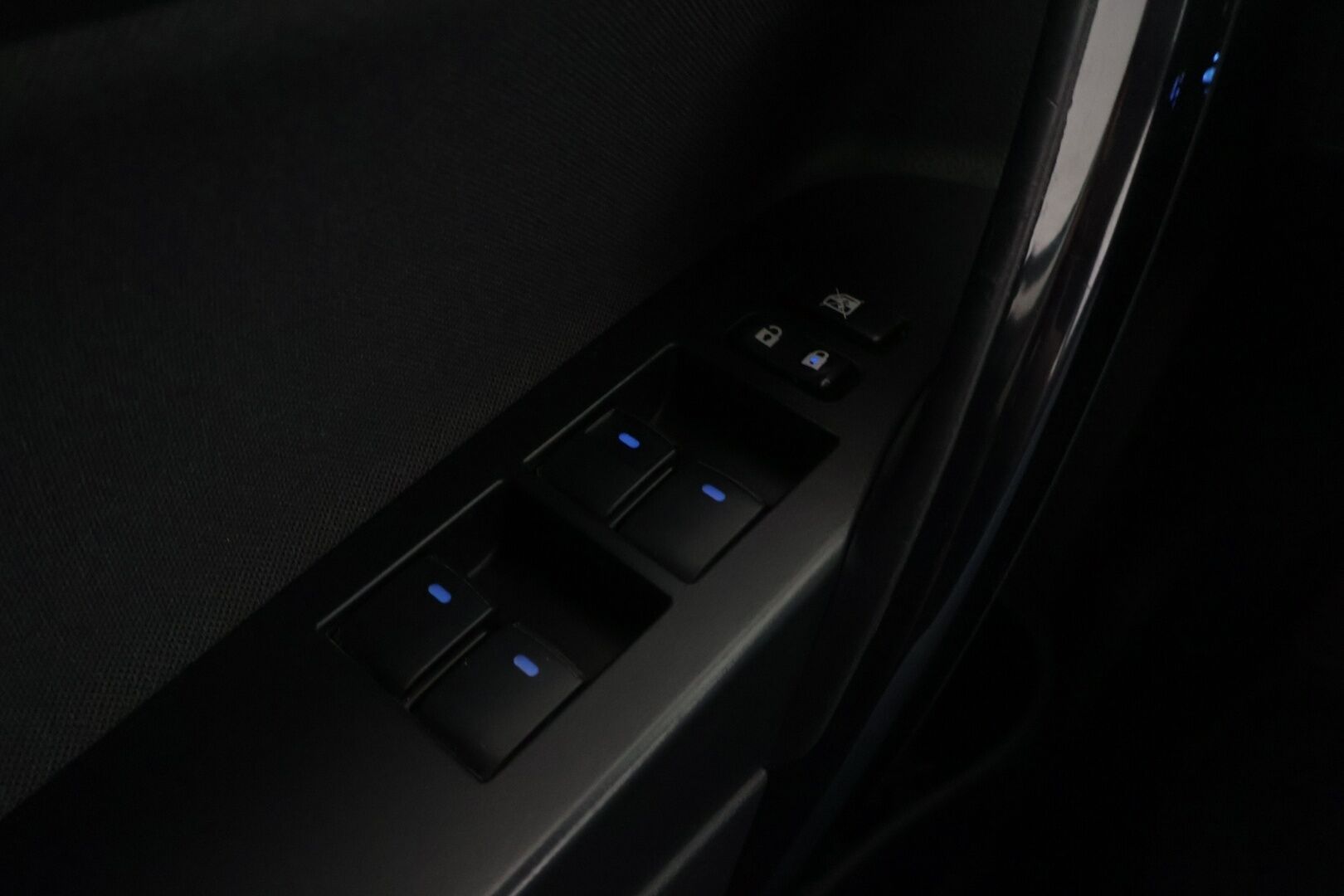 Toyota Auris 2017 1,8 Hybrid Active ** Vakkari / Navi / Bluetooth - ** Täydellinen huoltokirja / Kahdet renkaat aluilla **