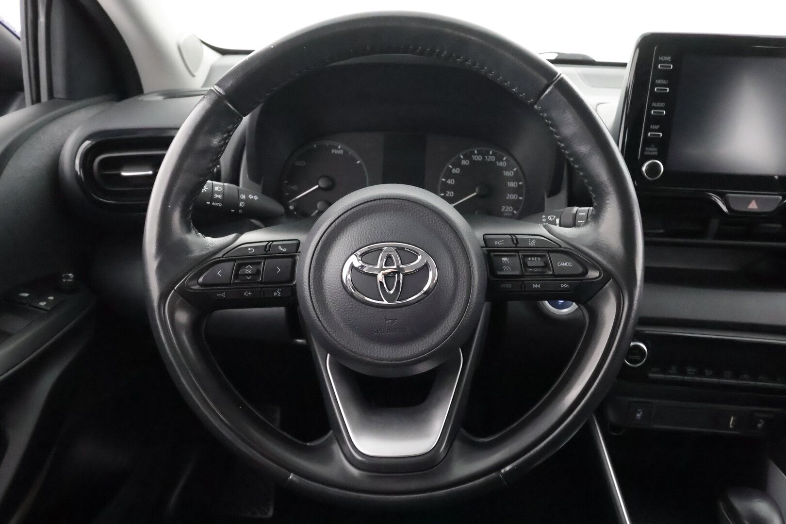 Toyota Yaris 2021 1,5 Hybrid Active Edition * Sisätilanlämmitin / ACC / P.Kamera / Kaistavahti / Navi / Keyless * - Suomi-auto / Merkkihuollot / Kahdet renkaat aluvanteilla