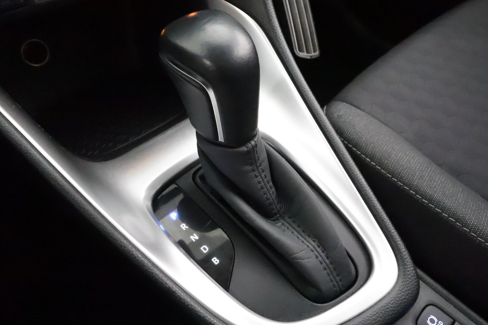 Toyota Yaris 2021 1,5 Hybrid Active Edition * Sisätilanlämmitin / ACC / P.Kamera / Kaistavahti / Navi / Keyless * - Suomi-auto / Merkkihuollot / Kahdet renkaat aluvanteilla