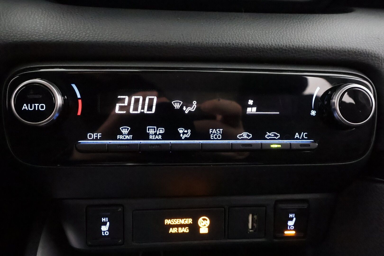 Toyota Yaris 2021 1,5 Hybrid Active Edition * Sisätilanlämmitin / ACC / P.Kamera / Kaistavahti / Navi / Keyless * - Suomi-auto / Merkkihuollot / Kahdet renkaat aluvanteilla