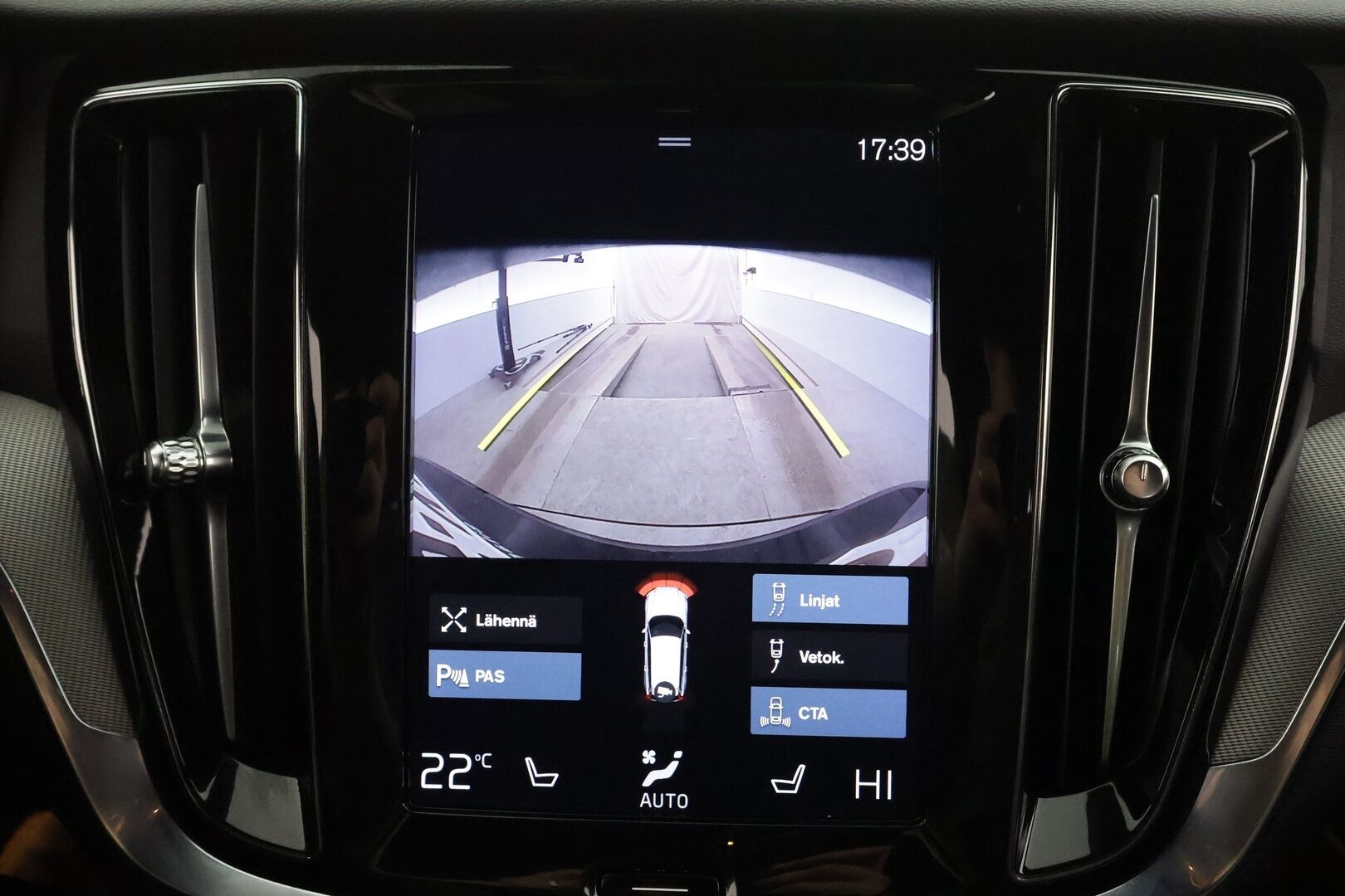 Volvo V60 2021 T8 TwE AWD R-Design aut * ACC / P.kamera / Full LED / Webasto / Muistipenkki / Koukku / H&K / BLIS / Sähköluukku * - 1.Om Suomi-auto / Kahdet renkaat aluvanteilla 