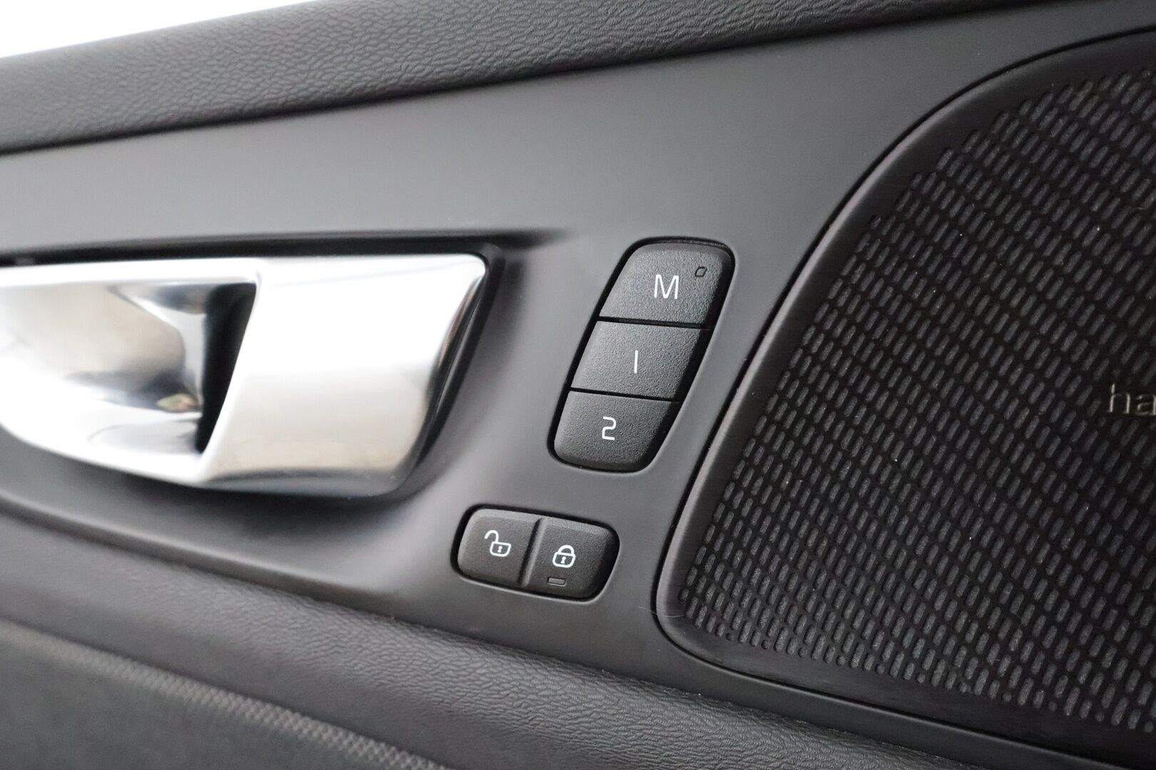 Volvo V60 2021 T8 TwE AWD R-Design aut * ACC / P.kamera / Full LED / Webasto / Muistipenkki / Koukku / H&K / BLIS / Sähköluukku * - 1.Om Suomi-auto / Kahdet renkaat aluvanteilla 