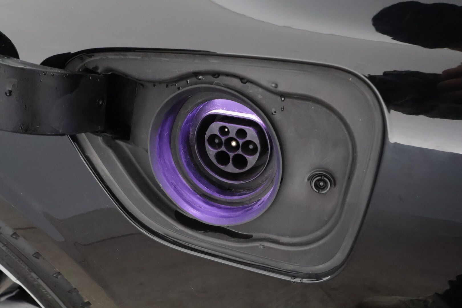 Volvo V60 2021 T8 TwE AWD R-Design aut * ACC / P.kamera / Full LED / Webasto / Muistipenkki / Koukku / H&K / BLIS / Sähköluukku * - 1.Om Suomi-auto / Kahdet renkaat aluvanteilla 