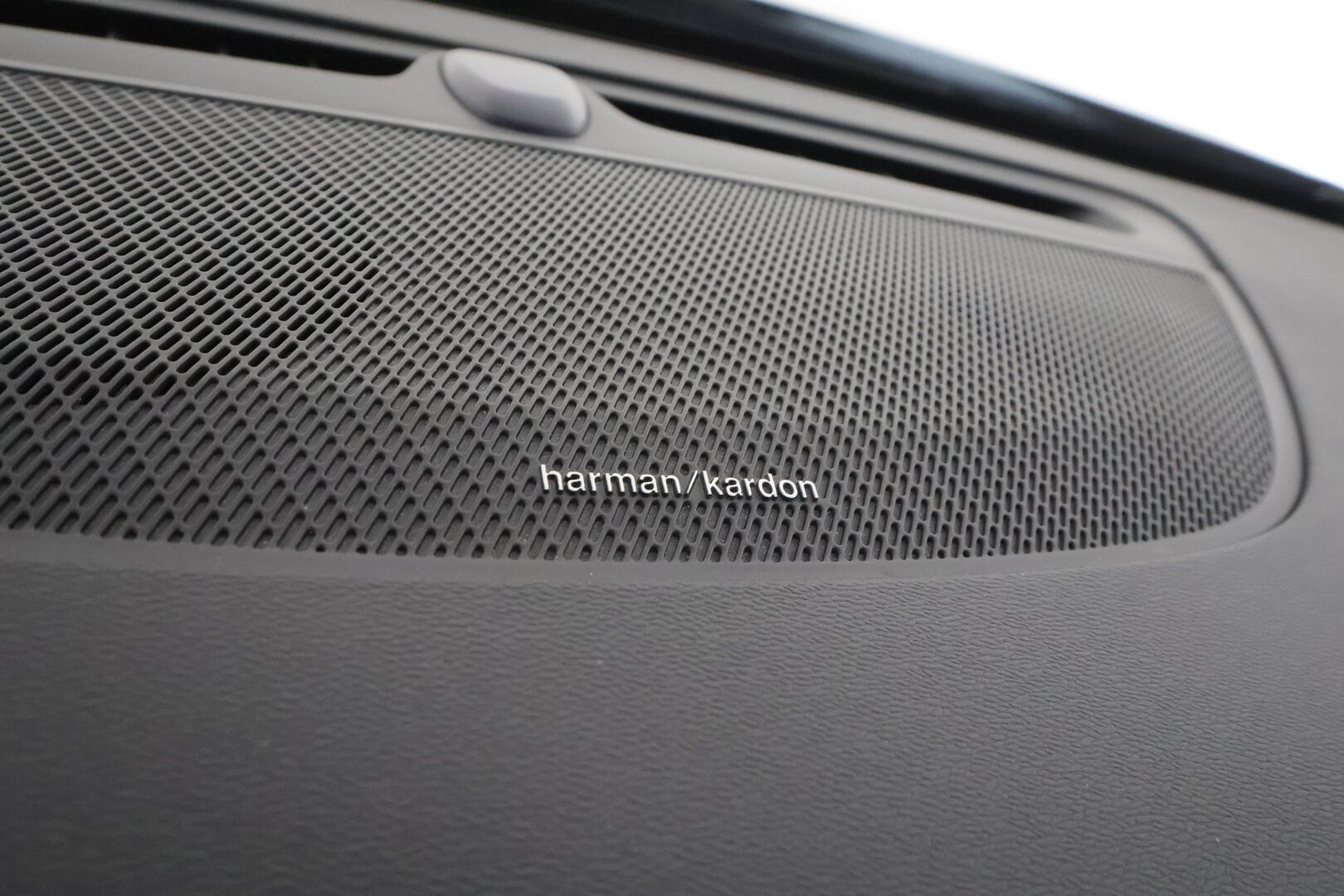 Volvo V60 2021 T8 TwE AWD R-Design aut * ACC / P.kamera / Full LED / Webasto / Muistipenkki / Koukku / H&K / BLIS / Sähköluukku * - 1.Om Suomi-auto / Kahdet renkaat aluvanteilla 