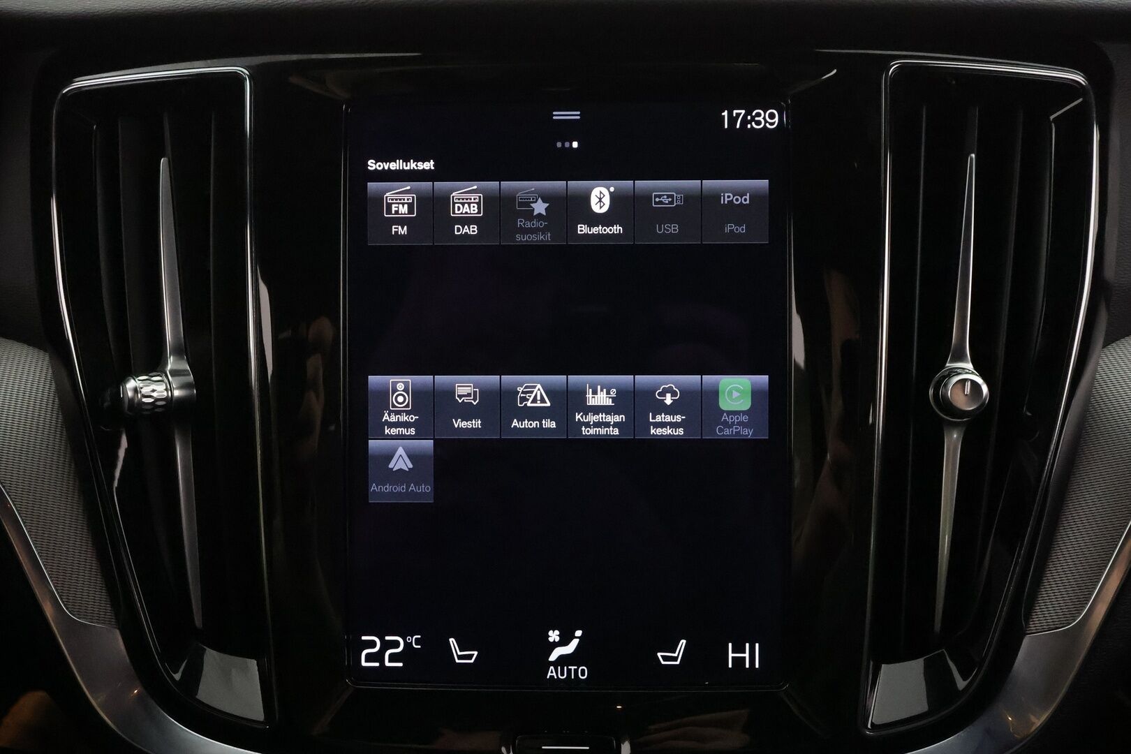 Volvo V60 2021 T8 TwE AWD R-Design aut * ACC / P.kamera / Full LED / Webasto / Muistipenkki / Koukku / H&K / BLIS / Sähköluukku * - 1.Om Suomi-auto / Kahdet renkaat aluvanteilla 