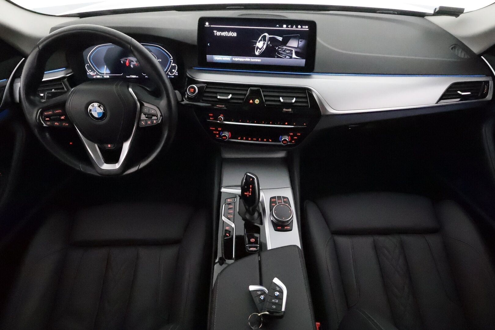 BMW 530 2021 G31 Touring 530e xDrive A Charged Edition * Adapt.Vakkari / Nahkasisusta / Sporttipenkit / Vetokoukku / Navi / LED / KeyLess - Suomi-auto / 2x Latauskaapelit / Kahdet Renkaat / Merkkihuollettu!