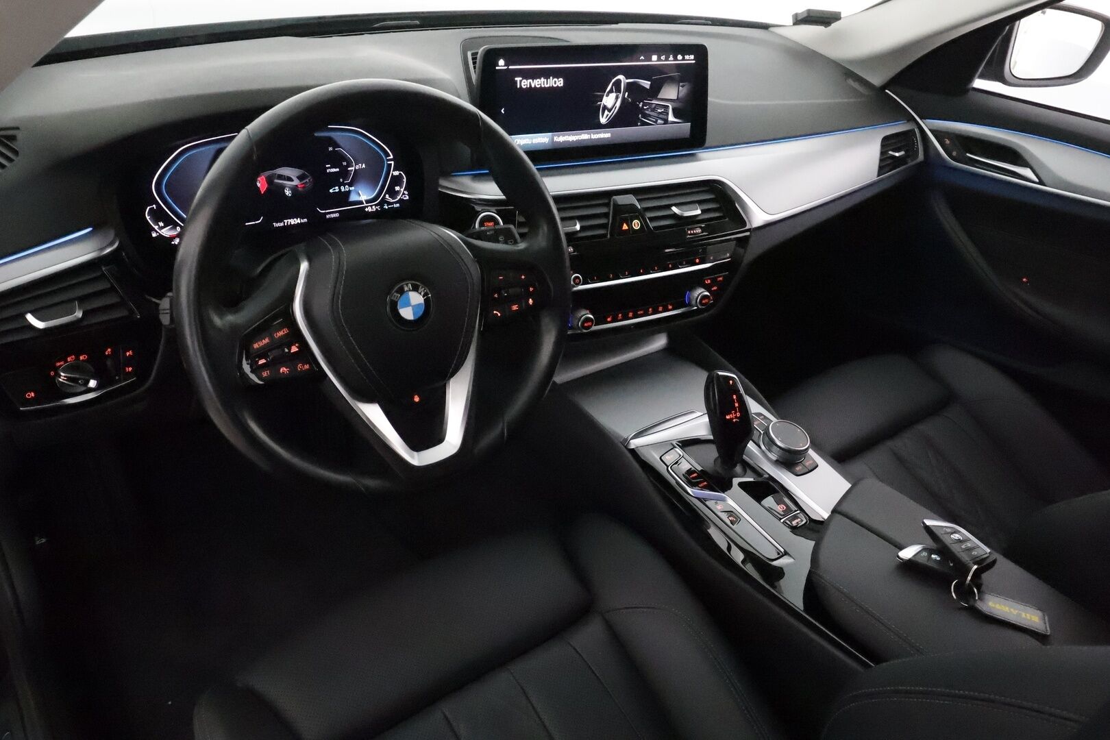 BMW 530 2021 G31 Touring 530e xDrive A Charged Edition * Adapt.Vakkari / Nahkasisusta / Sporttipenkit / Vetokoukku / Navi / LED / KeyLess - Suomi-auto / 2x Latauskaapelit / Kahdet Renkaat / Merkkihuollettu!