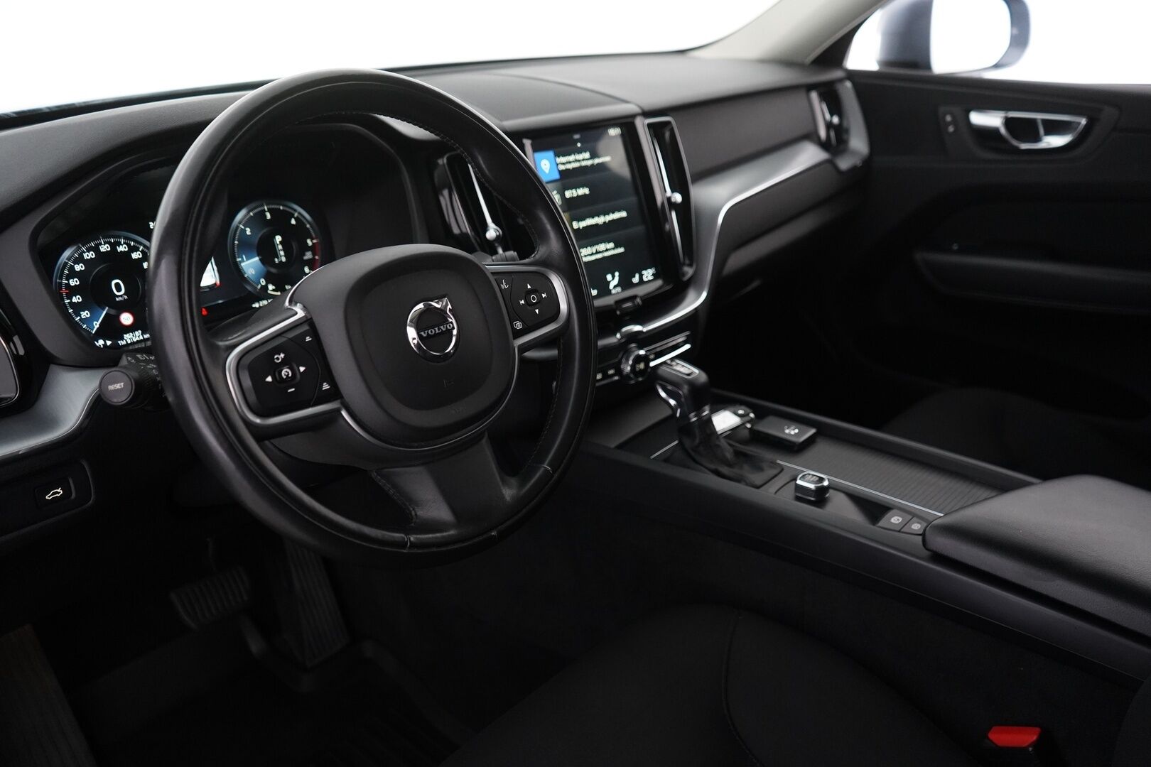 Volvo XC60 2018 D4 AWD Momentum aut * ACC / Webasto /  Pilot assist / Koukku / Tutka * - Kahdet OEM vanteet / Viimeisin huolto 5 / 25 