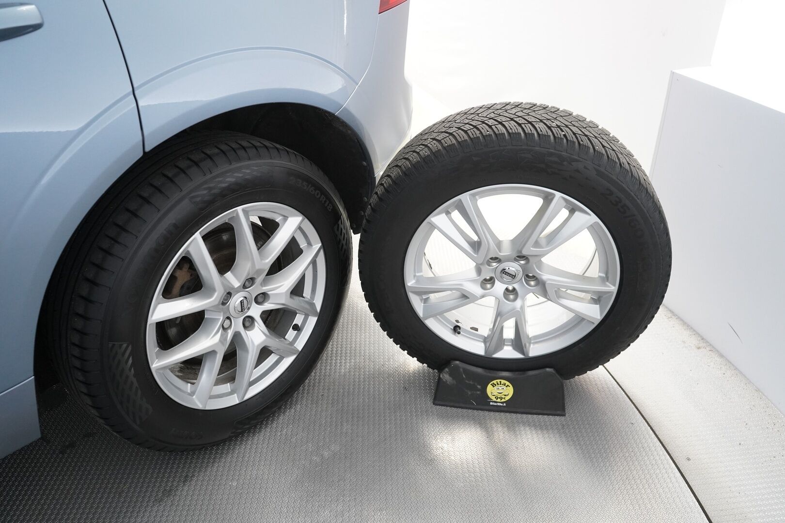 Volvo XC60 2018 D4 AWD Momentum aut * ACC / Webasto /  Pilot assist / Koukku / Tutka * - KATSO POIKKEUSHINTA! / Kahdet OEM vanteet / Viimeisin huolto 5 / 25 