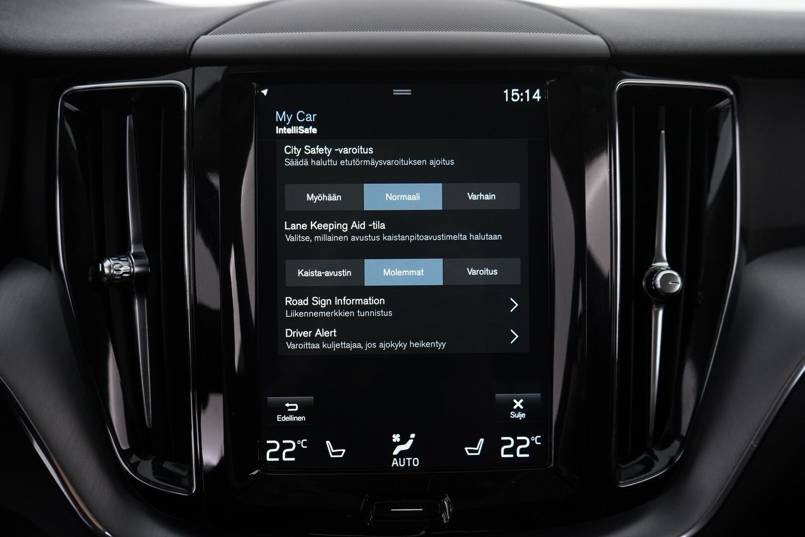 Volvo XC60 2018 D4 AWD Momentum aut * ACC / Webasto /  Pilot assist / Koukku / Tutka * - Kahdet OEM vanteet / Viimeisin huolto 5 / 25 