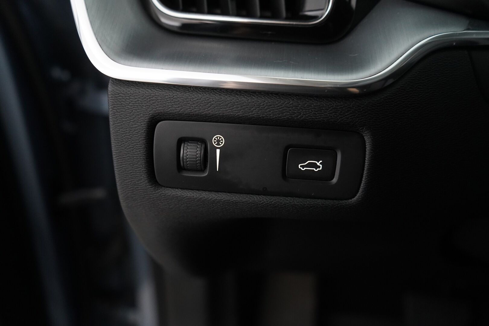 Volvo XC60 2018 D4 AWD Momentum aut * ACC / Webasto /  Pilot assist / Koukku / Tutka * - Kahdet OEM vanteet / Viimeisin huolto 5 / 25 