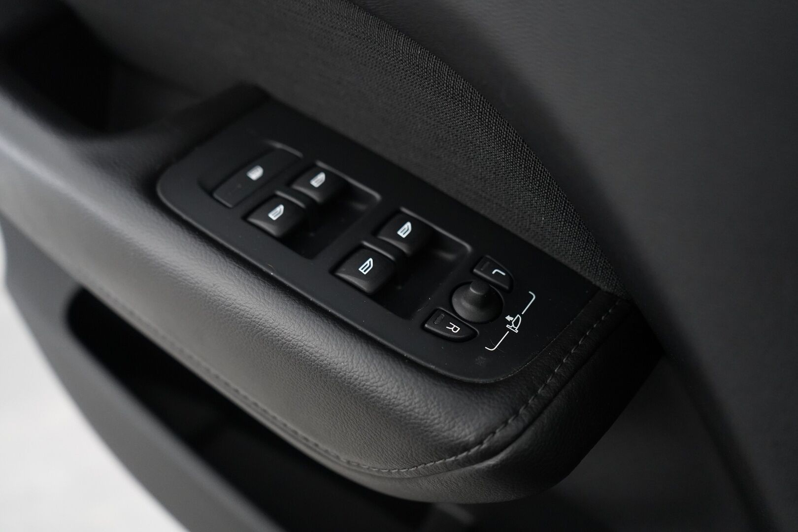 Volvo XC60 2018 D4 AWD Momentum aut * ACC / Webasto /  Pilot assist / Koukku / Tutka * - Kahdet OEM vanteet / Viimeisin huolto 5 / 25 