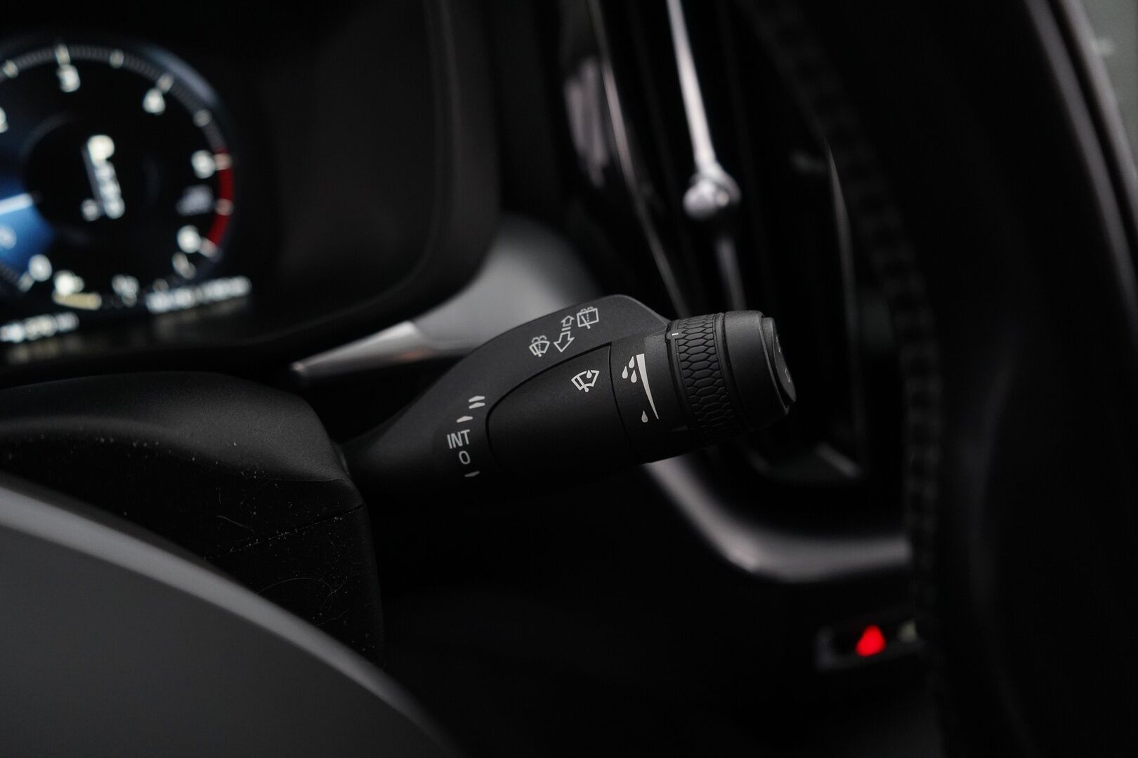 Volvo XC60 2018 D4 AWD Momentum aut * ACC / Webasto /  Pilot assist / Koukku / Tutka * - Kahdet OEM vanteet / Viimeisin huolto 5 / 25 