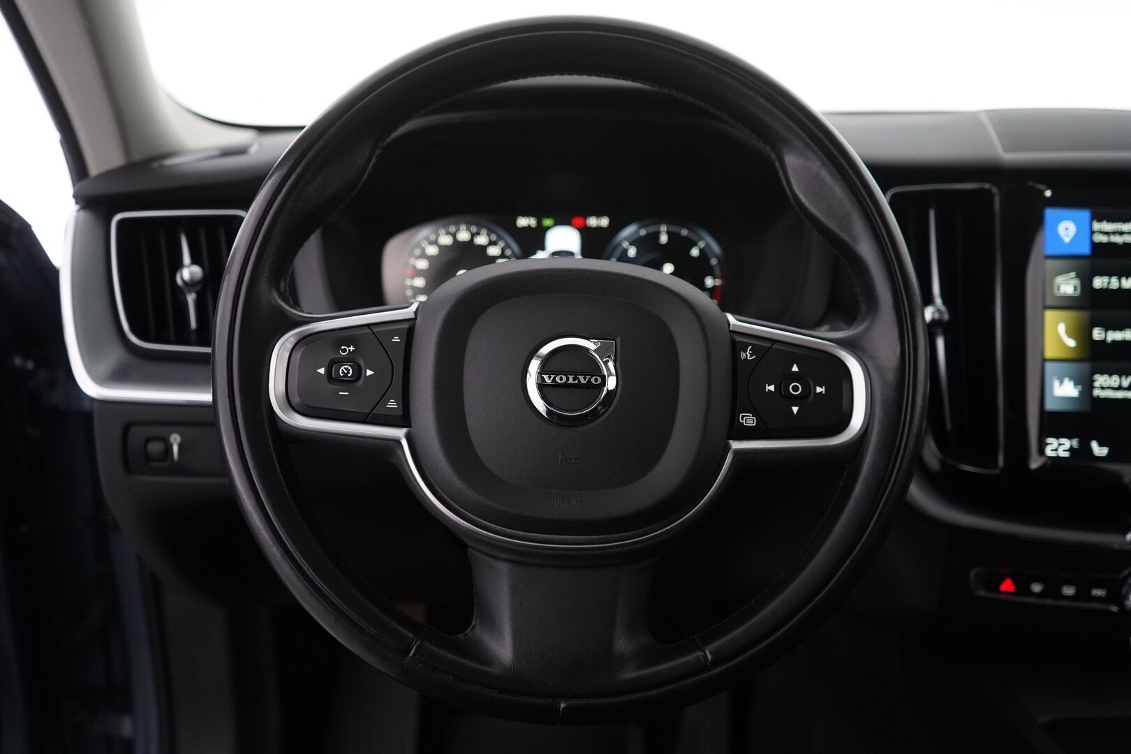 Volvo XC60 2018 D4 AWD Momentum aut * ACC / Webasto /  Pilot assist / Koukku / Tutka * - Kahdet OEM vanteet / Viimeisin huolto 5 / 25 