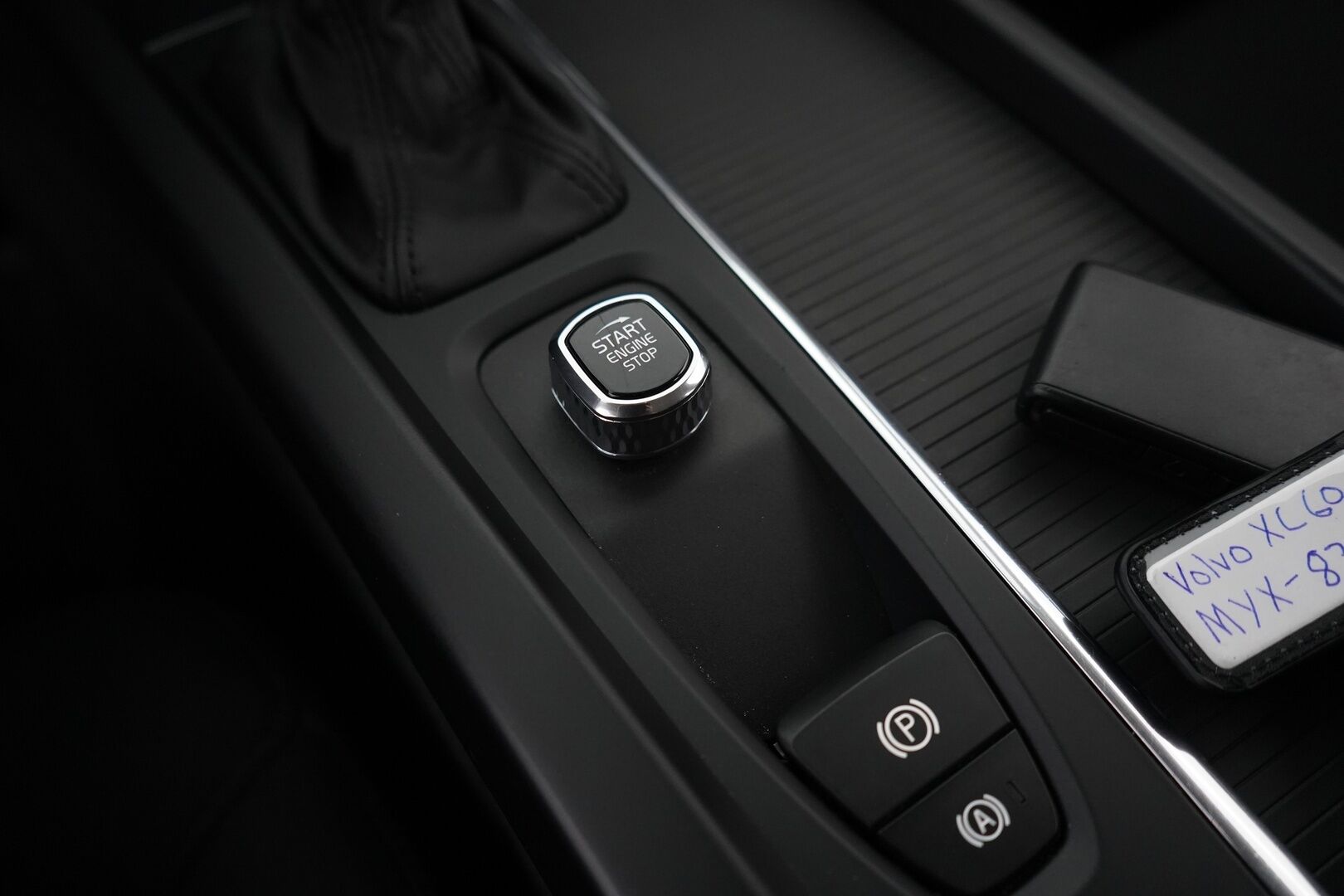 Volvo XC60 2018 D4 AWD Momentum aut * ACC / Webasto /  Pilot assist / Koukku / Tutka * - Kahdet OEM vanteet / Viimeisin huolto 5 / 25 