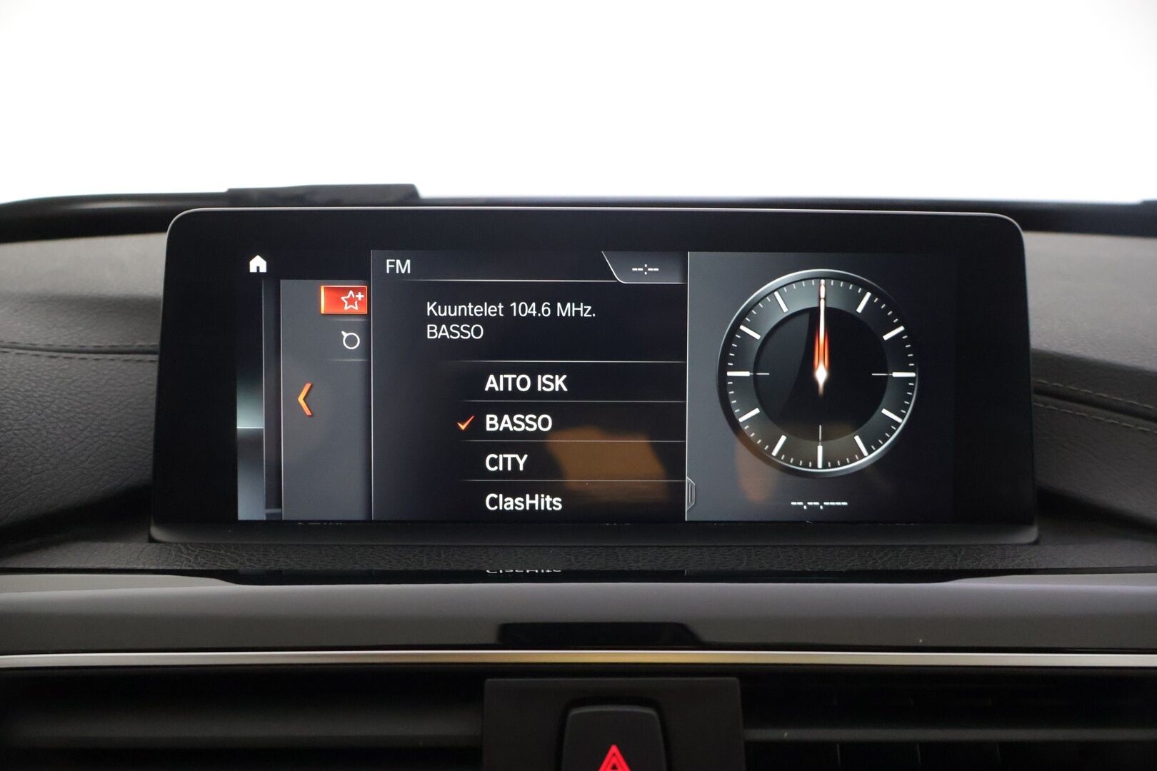 BMW 330 2018 F30 Sedan 330e A Sport Line LCI  / Sportpenkit / Adapt. Vakkari / P-Kamera / Ajastettu lämmitys / Kaista-avustin / LED / - Juuri huollettu / Kahdet renkaat aluilla /  Siisi auto!