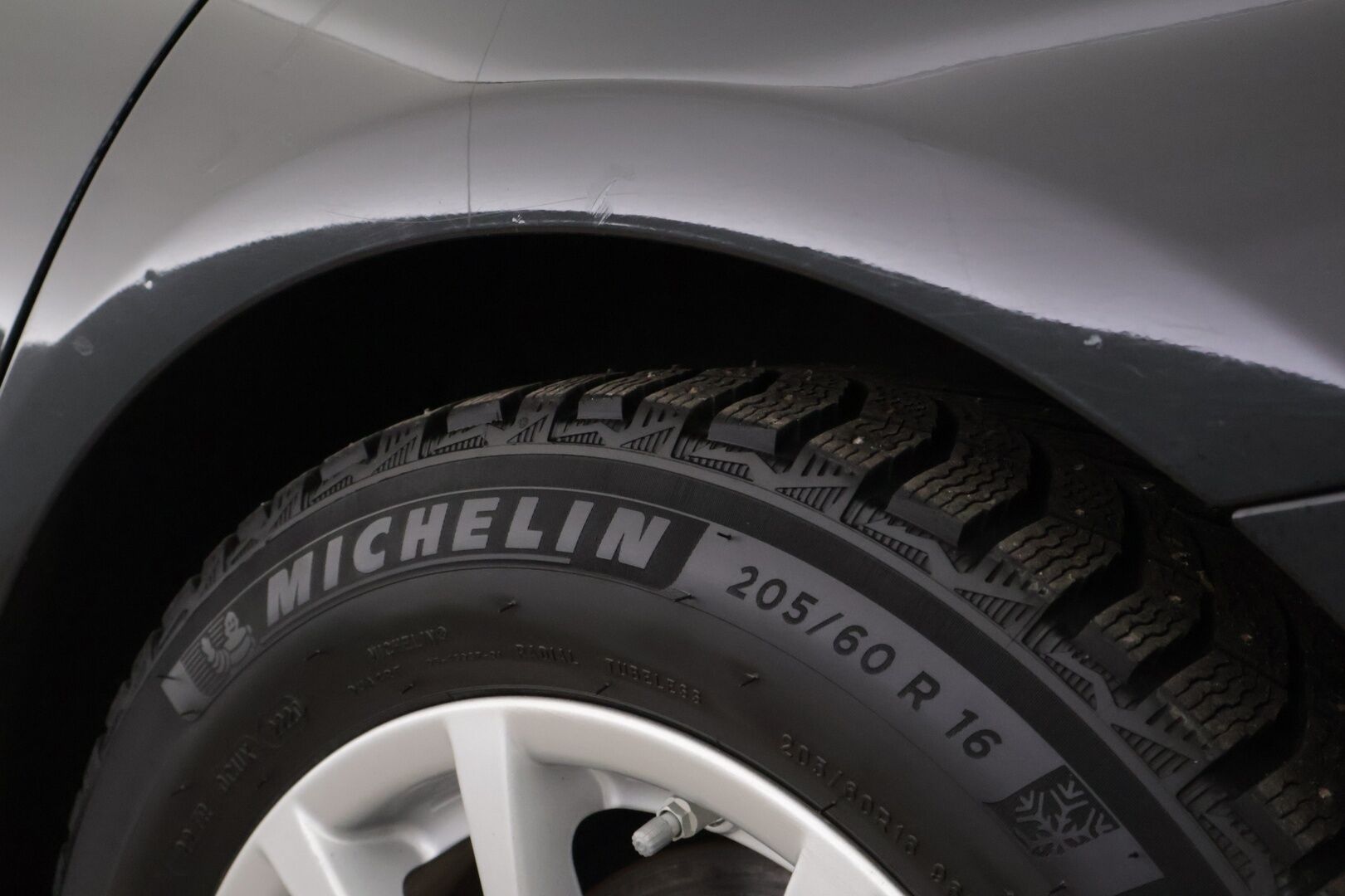 BMW 330 2018 F30 Sedan 330e A Sport Line LCI  / Sportpenkit / Adapt. Vakkari / P-Kamera / Ajastettu lämmitys / Kaista-avustin / LED / - Juuri huollettu / Kahdet renkaat aluilla /  Siisi auto!