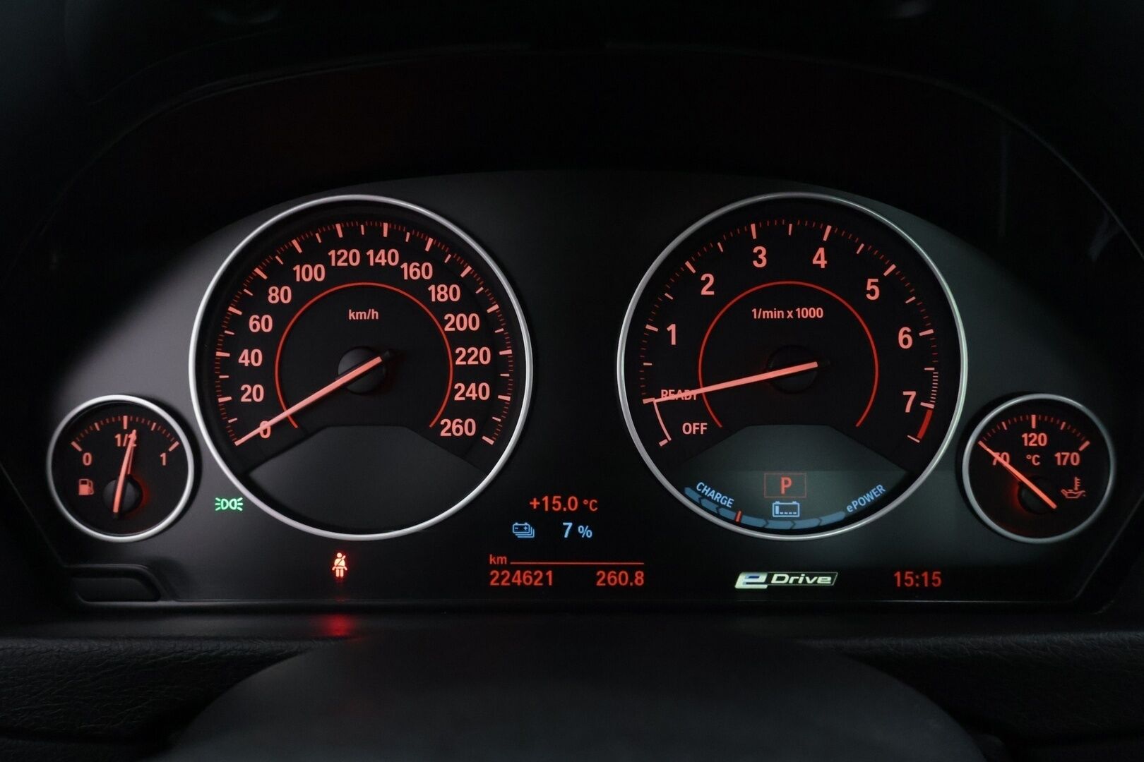 BMW 330 2018 F30 Sedan 330e A Sport Line LCI  / Sportpenkit / Adapt. Vakkari / P-Kamera / Ajastettu lämmitys / Kaista-avustin / LED / - Juuri huollettu / Kahdet renkaat aluilla /  Siisi auto!