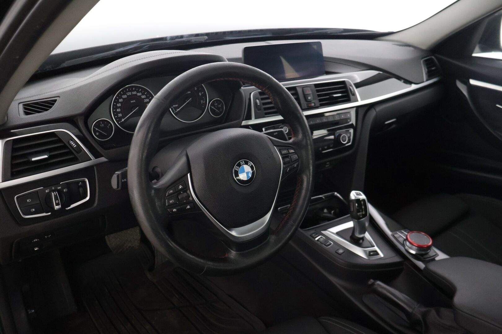 BMW 330 2018 F30 Sedan 330e A Sport Line LCI  / Sportpenkit / Adapt. Vakkari / P-Kamera / Ajastettu lämmitys / Kaista-avustin / LED / - Juuri huollettu / Kahdet renkaat aluilla /  Siisi auto!