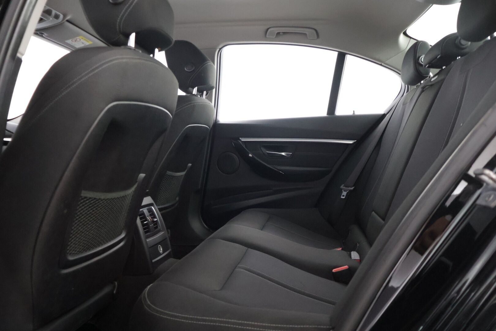 BMW 330 2018 F30 Sedan 330e A Sport Line LCI  / Sportpenkit / Adapt. Vakkari / P-Kamera / Ajastettu lämmitys / Kaista-avustin / LED / - Juuri huollettu / Kahdet renkaat aluilla /  Siisi auto!