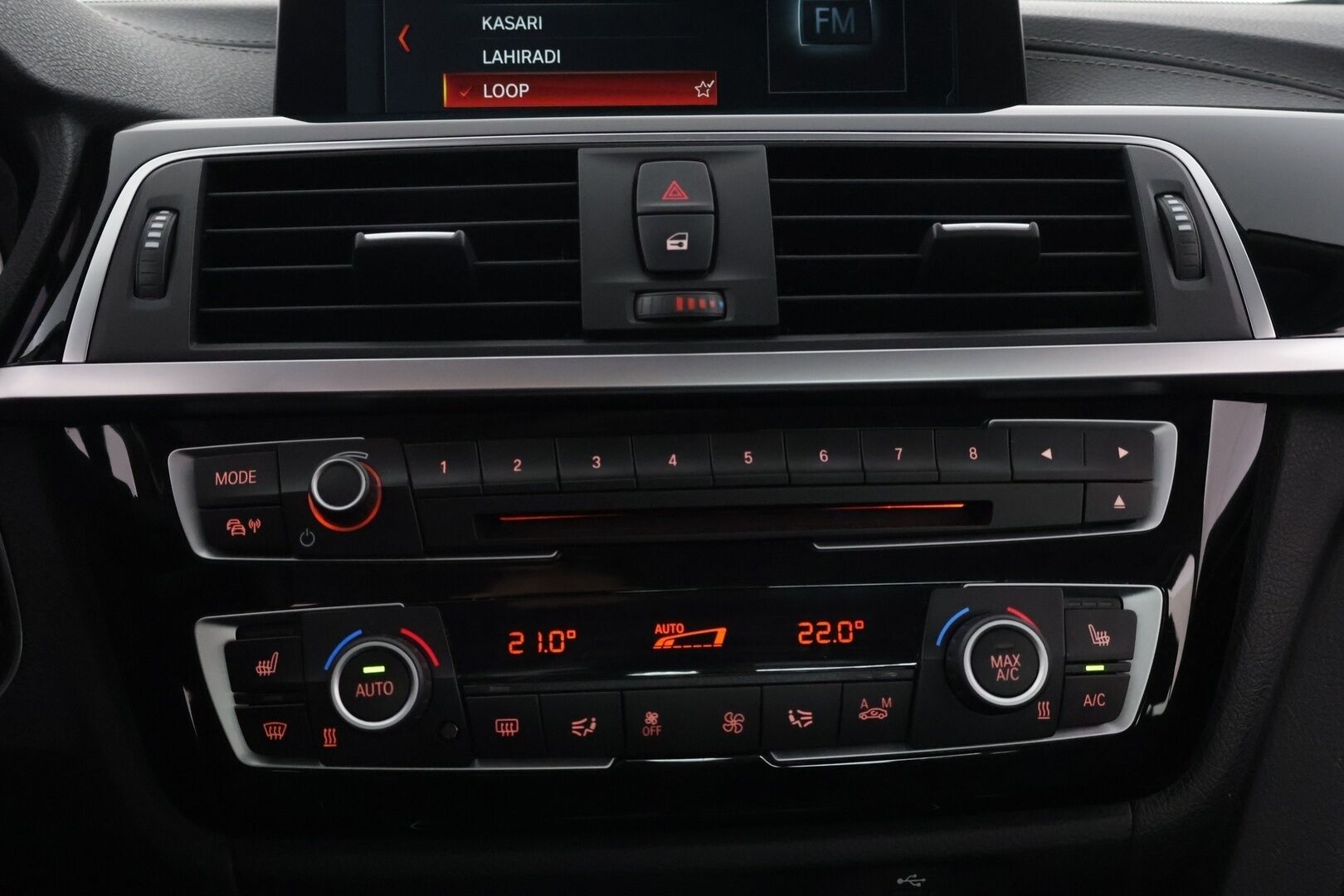 BMW 330 2018 F30 Sedan 330e A Sport Line LCI  / Sportpenkit / Adapt. Vakkari / P-Kamera / Ajastettu lämmitys / Kaista-avustin / LED / - Juuri huollettu / Kahdet renkaat aluilla /  Siisi auto!