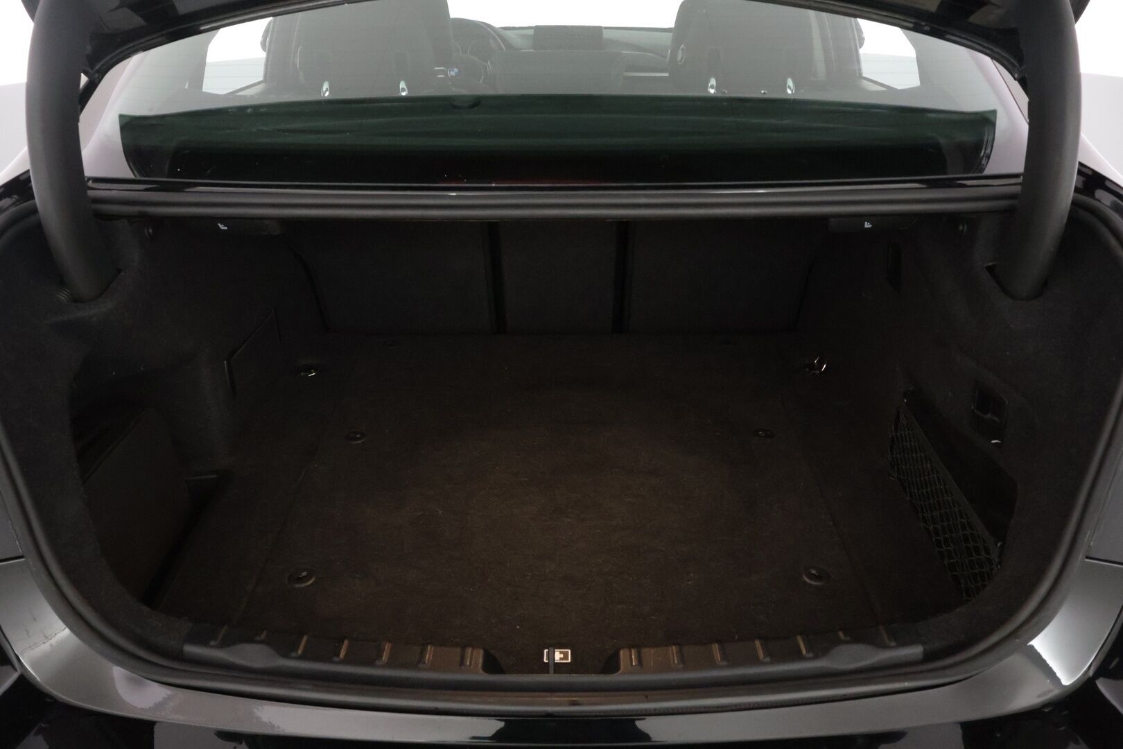 BMW 330 2018 F30 Sedan 330e A Sport Line LCI  / Sportpenkit / Adapt. Vakkari / P-Kamera / Ajastettu lämmitys / Kaista-avustin / LED / - Juuri huollettu / Kahdet renkaat aluilla /  Siisi auto!