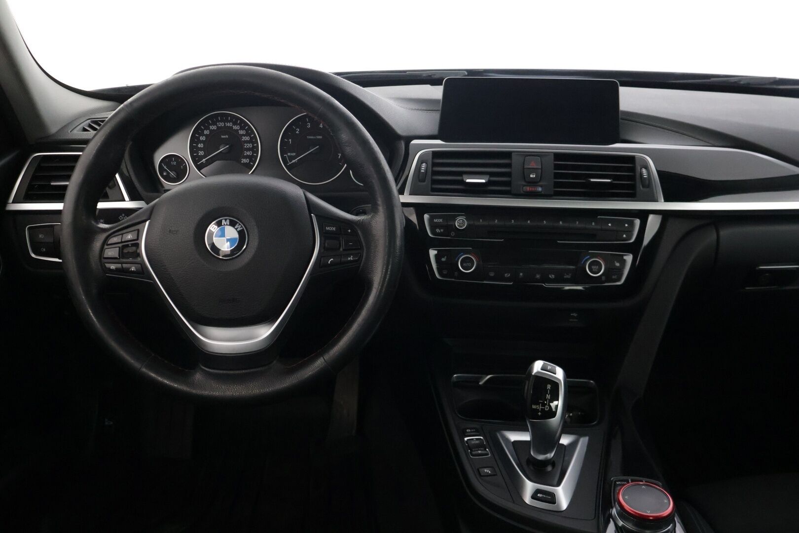 BMW 330 2018 F30 Sedan 330e A Sport Line LCI  / Sportpenkit / Adapt. Vakkari / P-Kamera / Ajastettu lämmitys / Kaista-avustin / LED / - Juuri huollettu / Kahdet renkaat aluilla /  Siisi auto!