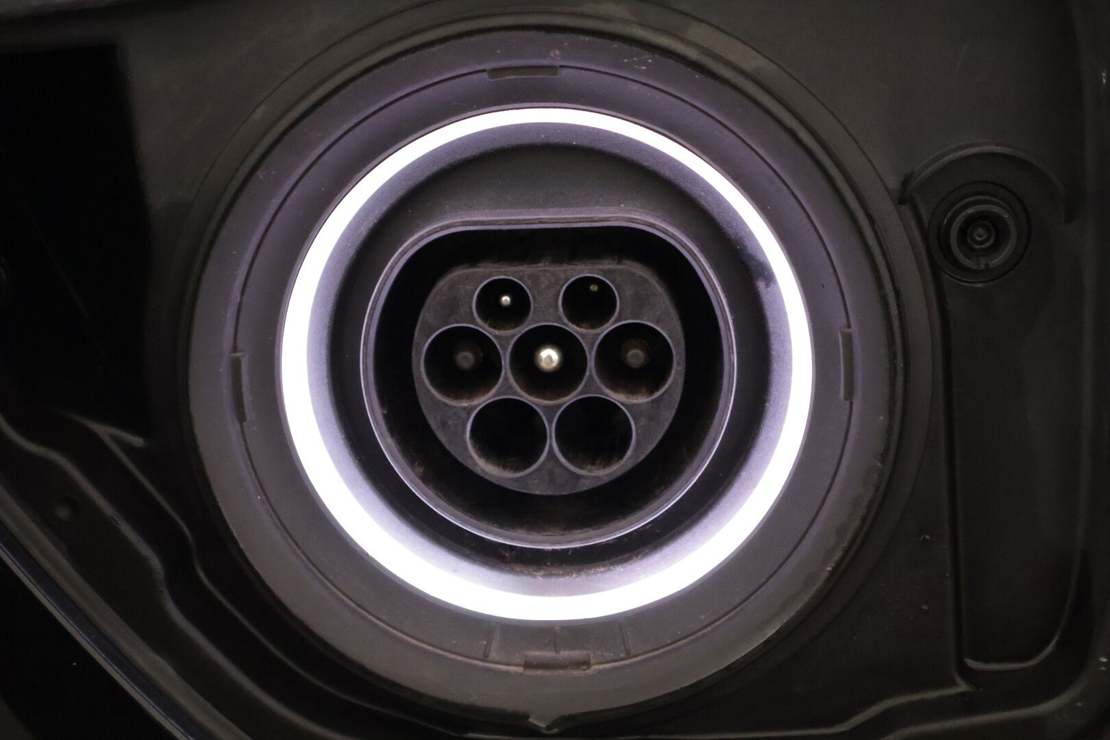 BMW 330 2018 F30 Sedan 330e A Sport Line LCI  / Sportpenkit / Adapt. Vakkari / P-Kamera / Ajastettu lämmitys / Kaista-avustin / LED / - Juuri huollettu / Kahdet renkaat aluilla /  Siisi auto!