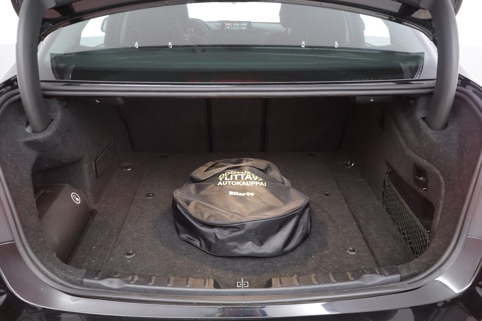 BMW 330 2018 F30 Sedan 330e A Sport Line LCI  / Sportpenkit / Adapt. Vakkari / P-Kamera / Ajastettu lämmitys / Kaista-avustin / LED / - Juuri huollettu / Kahdet renkaat aluilla /  Siisi auto! - HULLUT AVAJAISHULINAT KORKOTARJOUS 3,29 %