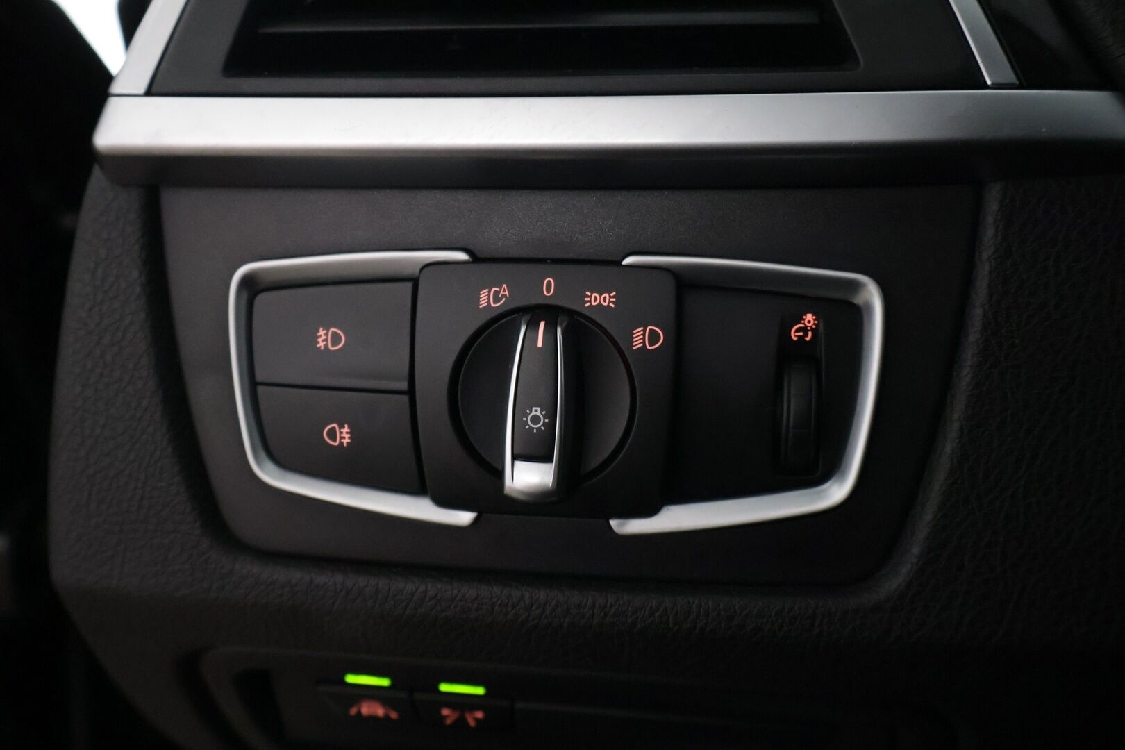 BMW 330 2018 F30 Sedan 330e A Sport Line LCI  / Sportpenkit / Adapt. Vakkari / P-Kamera / Ajastettu lämmitys / Kaista-avustin / LED / - Juuri huollettu / Kahdet renkaat aluilla /  Siisi auto!