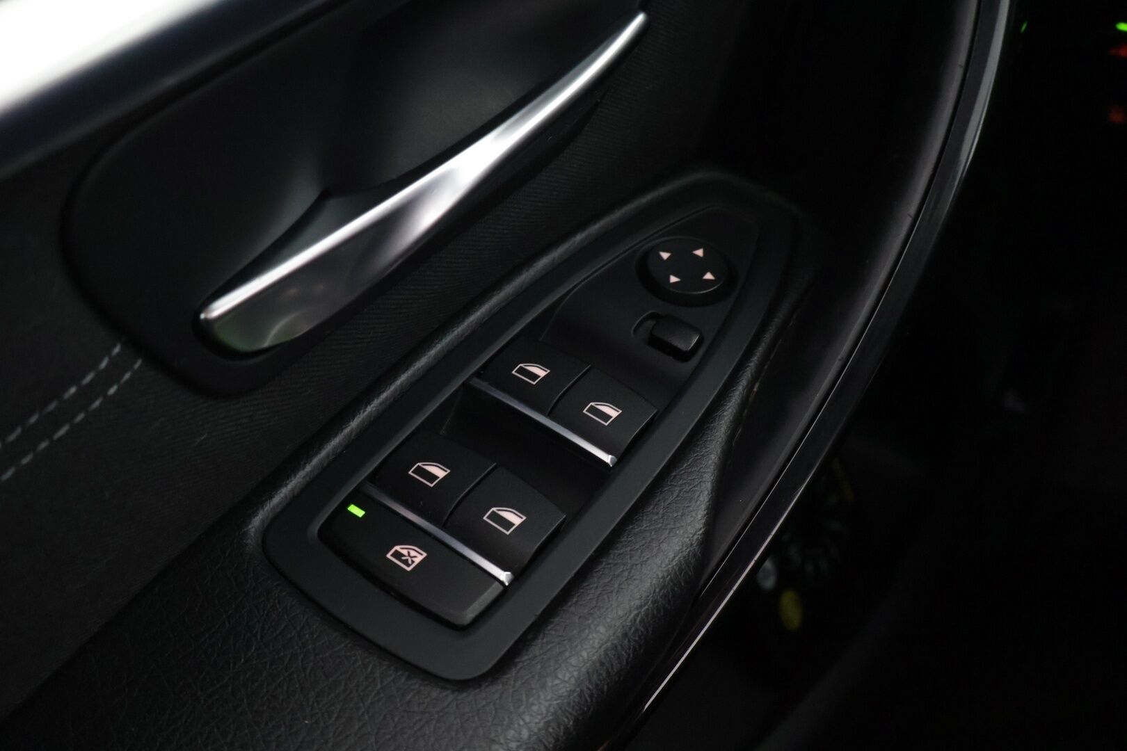 BMW 330 2018 F30 Sedan 330e A Sport Line LCI  / Sportpenkit / Adapt. Vakkari / P-Kamera / Ajastettu lämmitys / Kaista-avustin / LED / - Juuri huollettu / Kahdet renkaat aluilla /  Siisi auto!