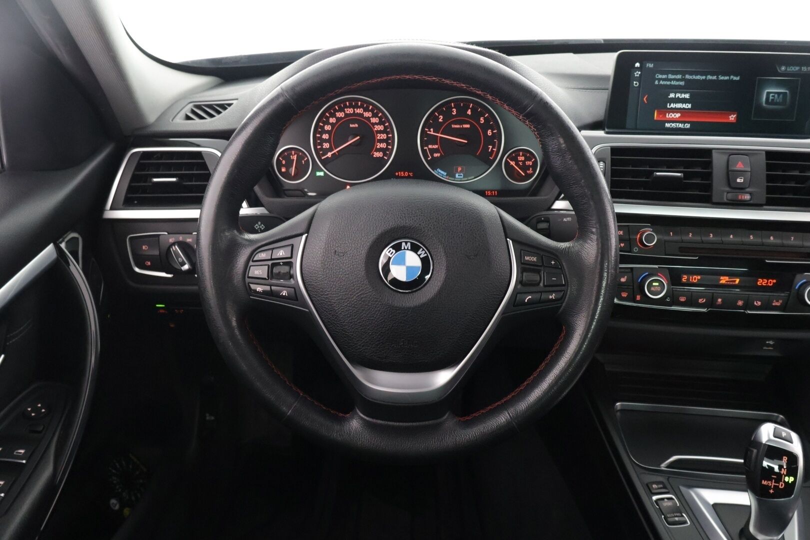 BMW 330 2018 F30 Sedan 330e A Sport Line LCI  / Sportpenkit / Adapt. Vakkari / P-Kamera / Ajastettu lämmitys / Kaista-avustin / LED / - Juuri huollettu / Kahdet renkaat aluilla /  Siisi auto!