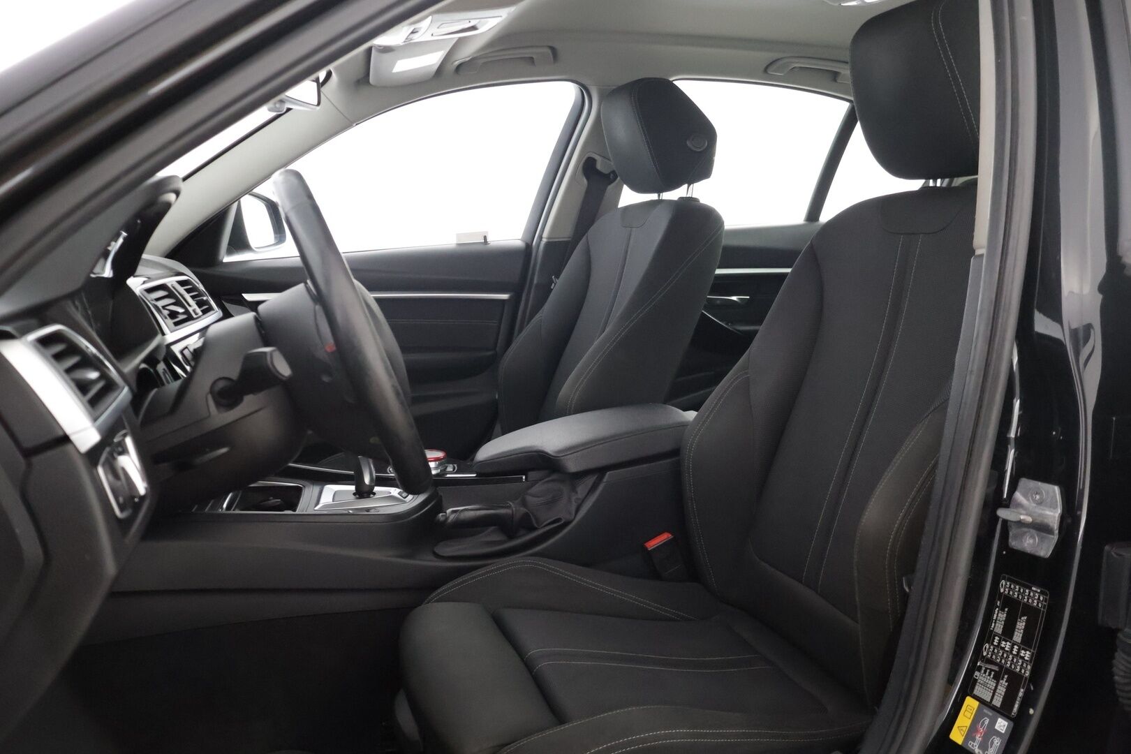 BMW 330 2018 F30 Sedan 330e A Sport Line LCI  / Sportpenkit / Adapt. Vakkari / P-Kamera / Ajastettu lämmitys / Kaista-avustin / LED / - Juuri huollettu / Kahdet renkaat aluilla /  Siisi auto! - HULLUT AVAJAISHULINAT KORKOTARJOUS 3,29 %