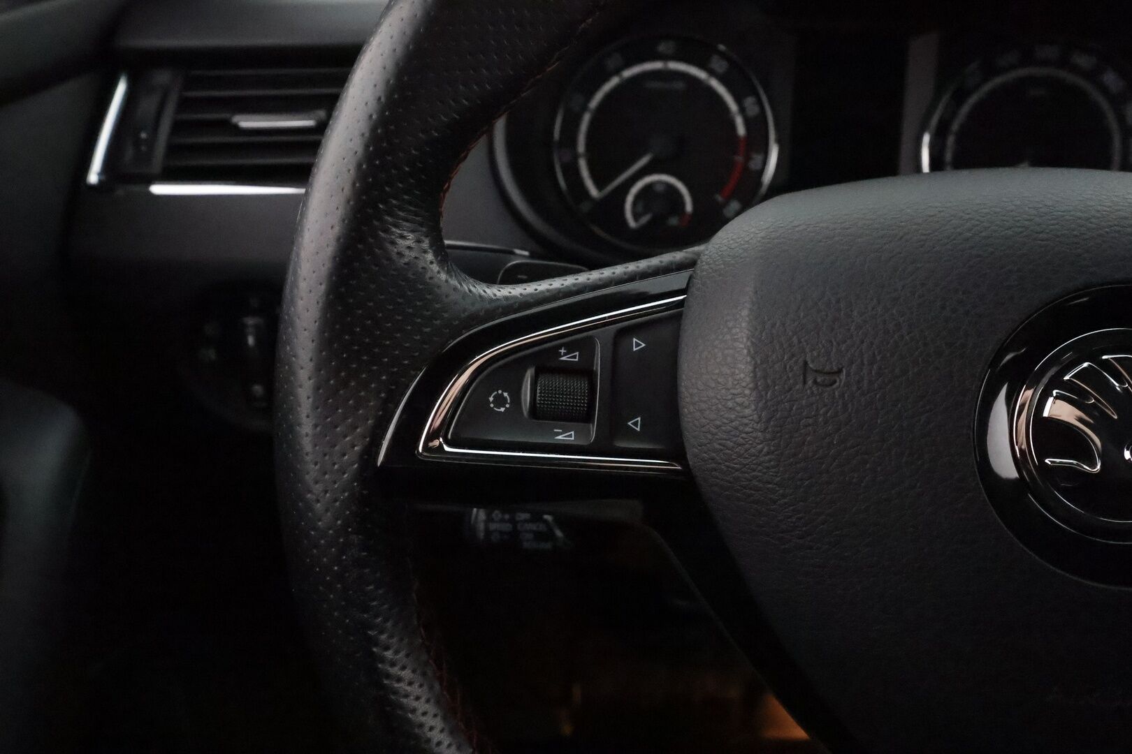 Skoda Octavia 2014 Combi 2,0 TSI RS DSG Autom. **Webasto / Adapt.Vakkari / Xenon / Keyless / P.Tutka / Bluetooth / Kahdet renkaat**