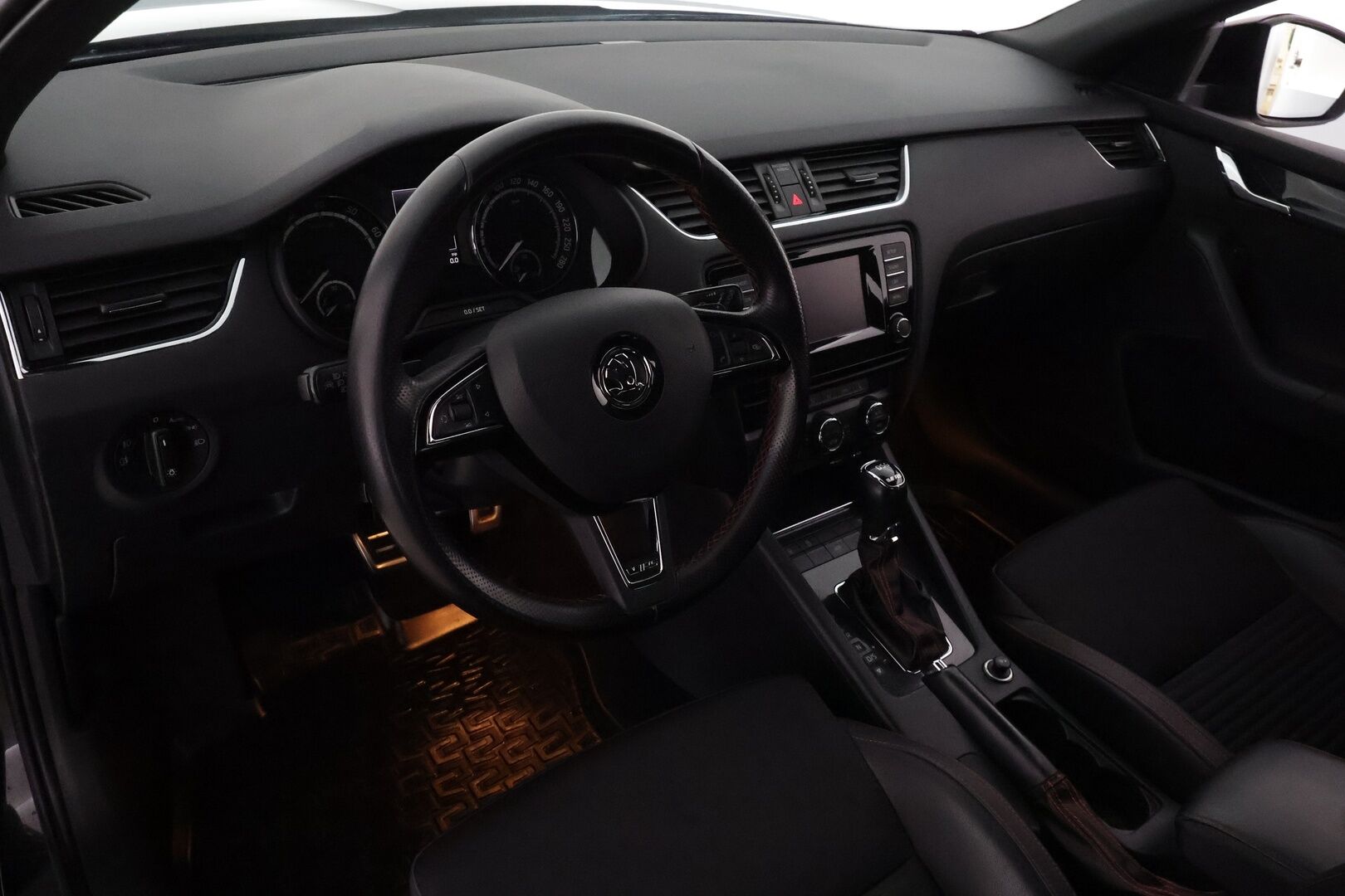 Skoda Octavia 2014 Combi 2,0 TSI RS DSG Autom. **Webasto / Adapt.Vakkari / Xenon / Keyless / P.Tutka / Bluetooth / Kahdet renkaat**