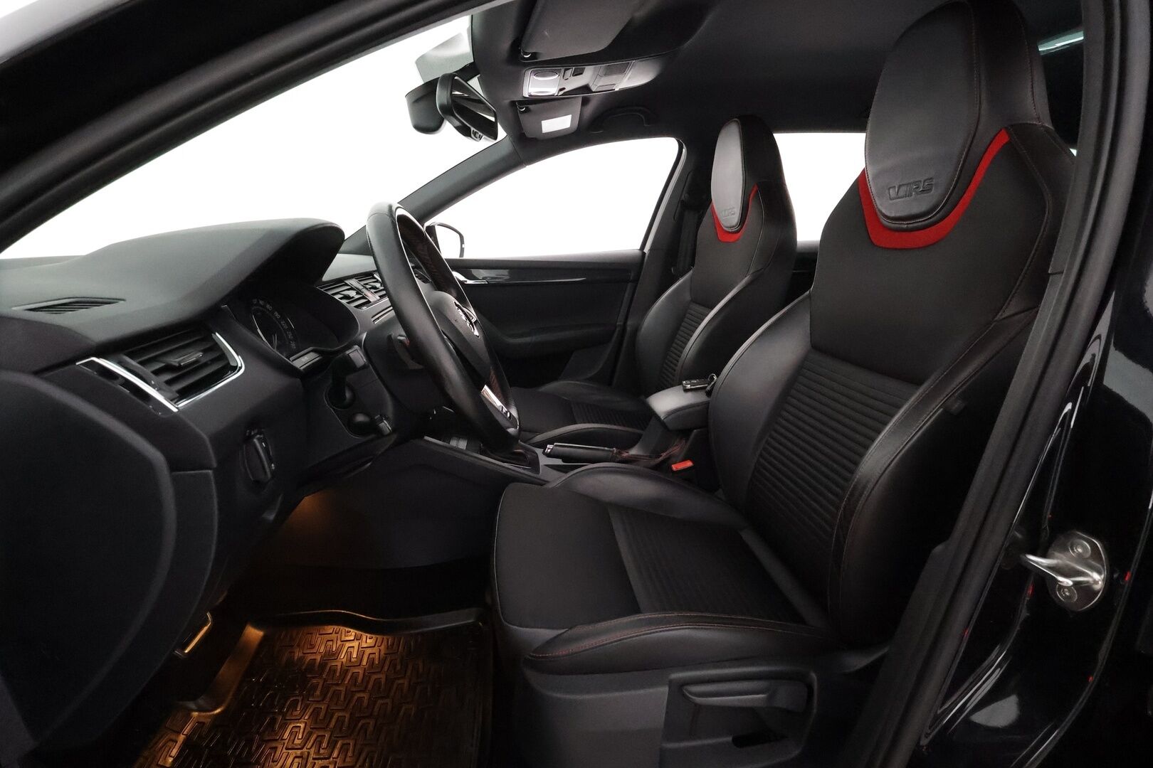Skoda Octavia 2014 Combi 2,0 TSI RS DSG Autom. **Webasto / Adapt.Vakkari / Xenon / Keyless / P.Tutka / Bluetooth / Kahdet renkaat**