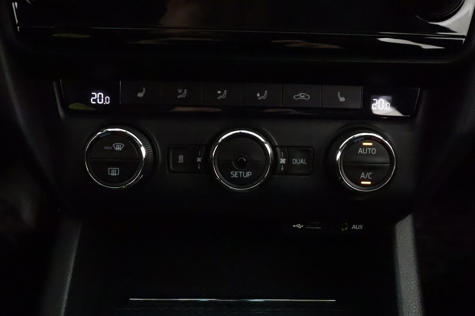 Skoda Octavia 2014 Combi 2,0 TSI RS DSG Autom. **Webasto / Adapt.Vakkari / Xenon / Keyless / P.Tutka / Bluetooth / Kahdet renkaat**