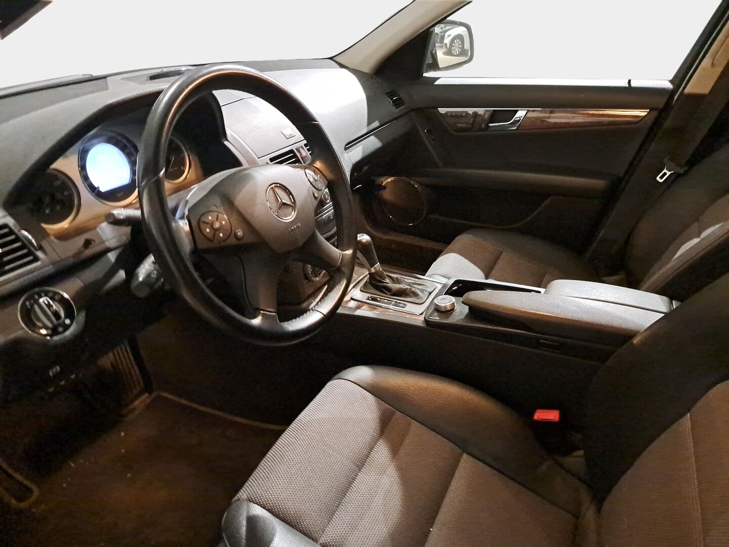 Mercedes-Benz C 2008 2,1 220 CDI Avantgarde *Lohko / Koukku / Muistipenkit /  S. Takaluukku - Hyvä huoltohistoria / Kahdet renkaat!