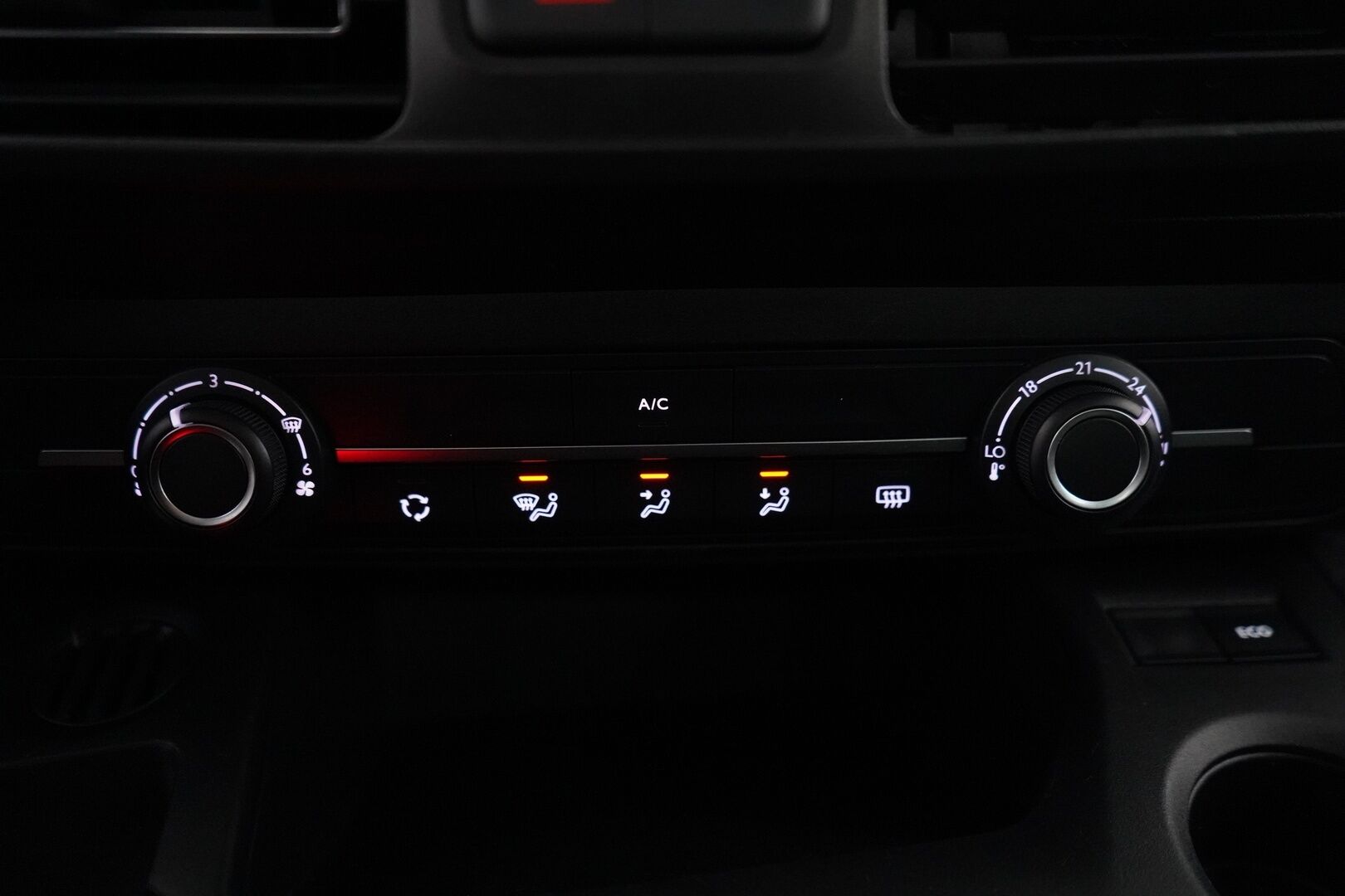 Citroen Berlingo 2020 BlueHDi 130 Feel M EAT8 Automaatti *Cruise / Lohko / Liikennemerkkitunnistus* - 1-om. Suomi-auto / Jakohihna juuri vaihdettu / Kahdet renkaat