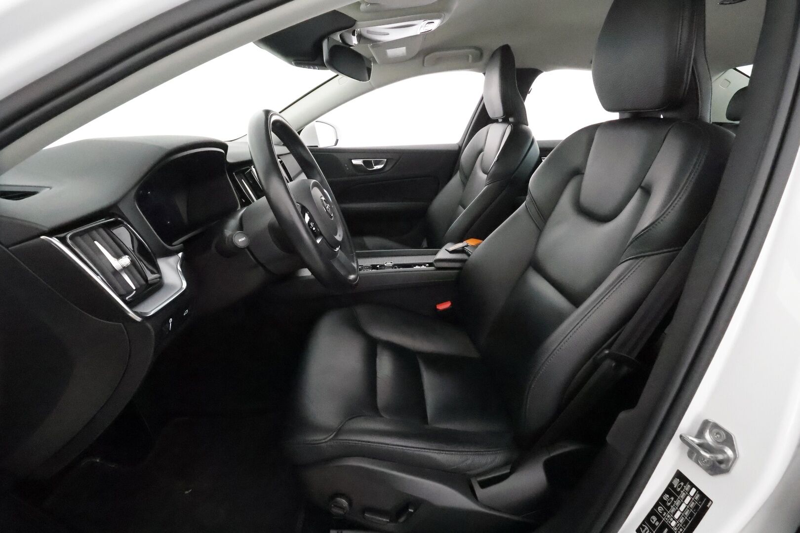 Volvo S60 2021 B4 MHEV Business aut **Muistipenkki / Webasto / Adapt.vakkari / P.kamera / KeylessGo / BLIS / Digimittaristo** - 1.om Suomi-auto / Kahdet renkaat aluvanteilla / Merkkihuollettu