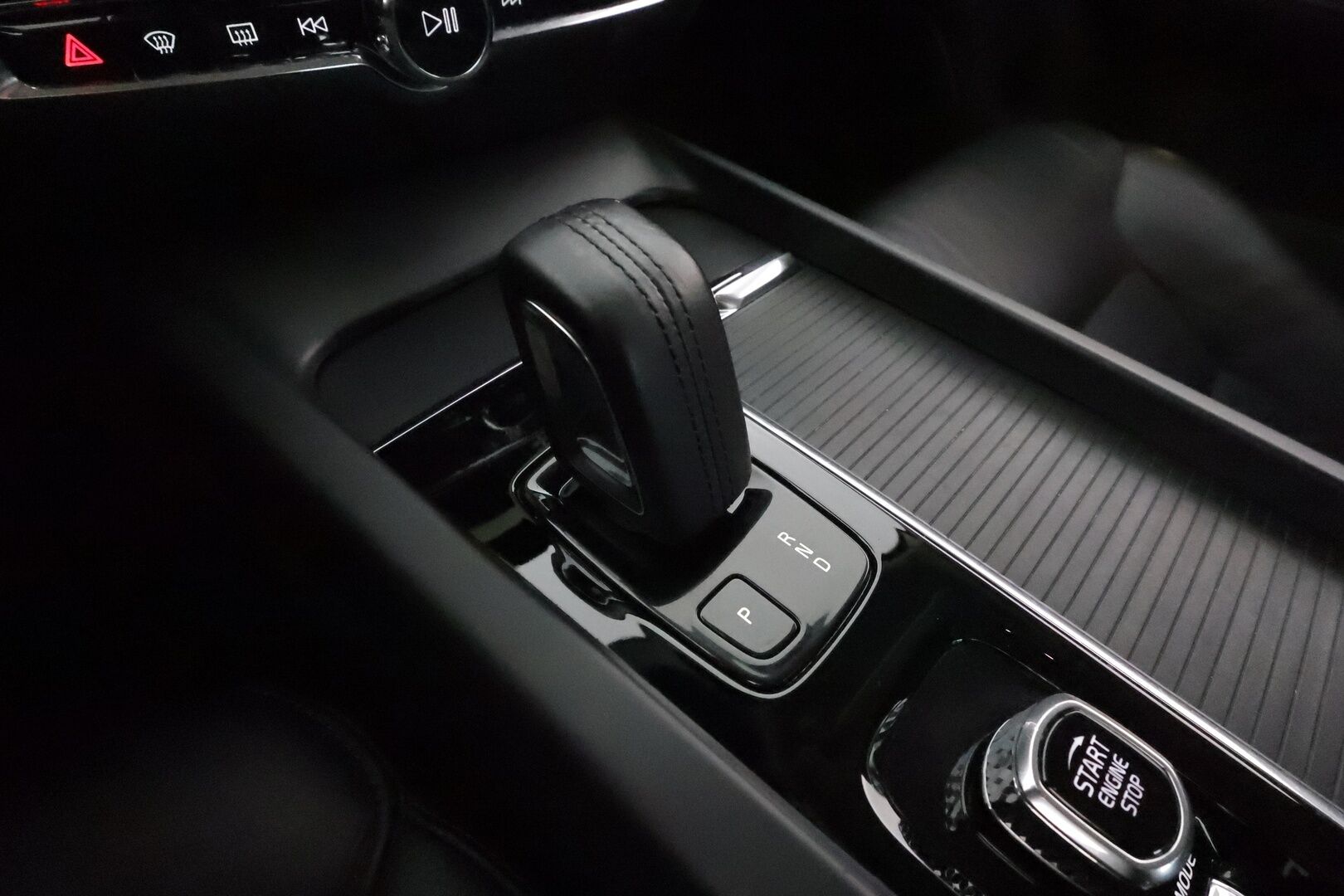 Volvo S60 2021 B4 MHEV Business aut **Muistipenkki / Webasto / Adapt.vakkari / P.kamera / KeylessGo / BLIS / Digimittaristo** - 1.om Suomi-auto / Kahdet renkaat aluvanteilla / Merkkihuollettu