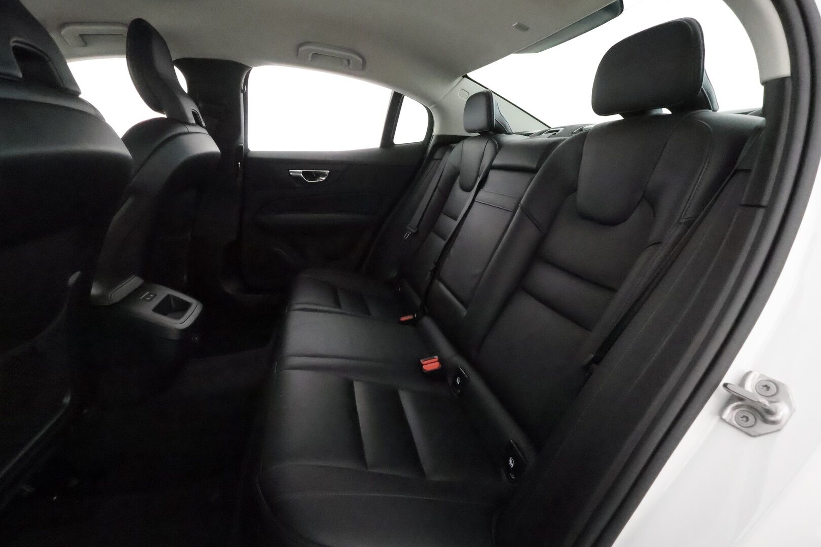 Volvo S60 2021 B4 MHEV Business aut **Muistipenkki / Webasto / Adapt.vakkari / P.kamera / KeylessGo / BLIS / Digimittaristo** - 1.om Suomi-auto / Kahdet renkaat aluvanteilla / Merkkihuollettu