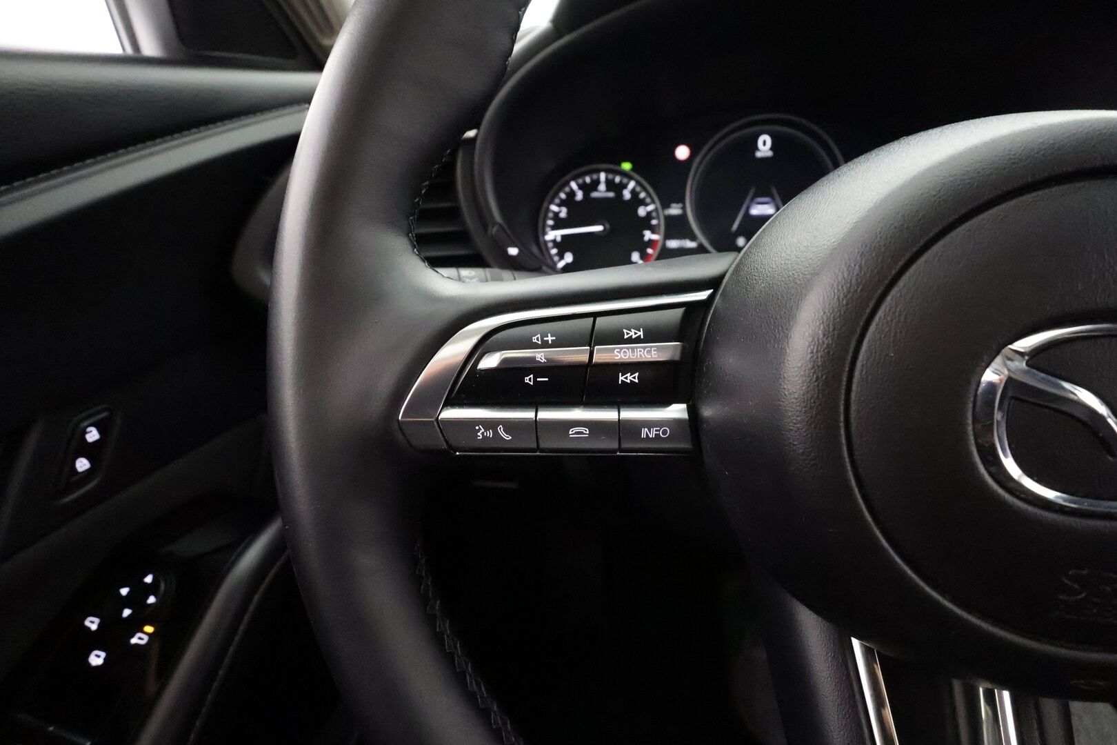 Mazda CX-30 2021 2,0 (150hv) M Hybrid Skyactiv-G Vision Plus AT * ACC / Lohko / LED / P.Kamera / Apple&Android * - Merkkihuollettu / Kahdet Renkaat / Suomi-auto