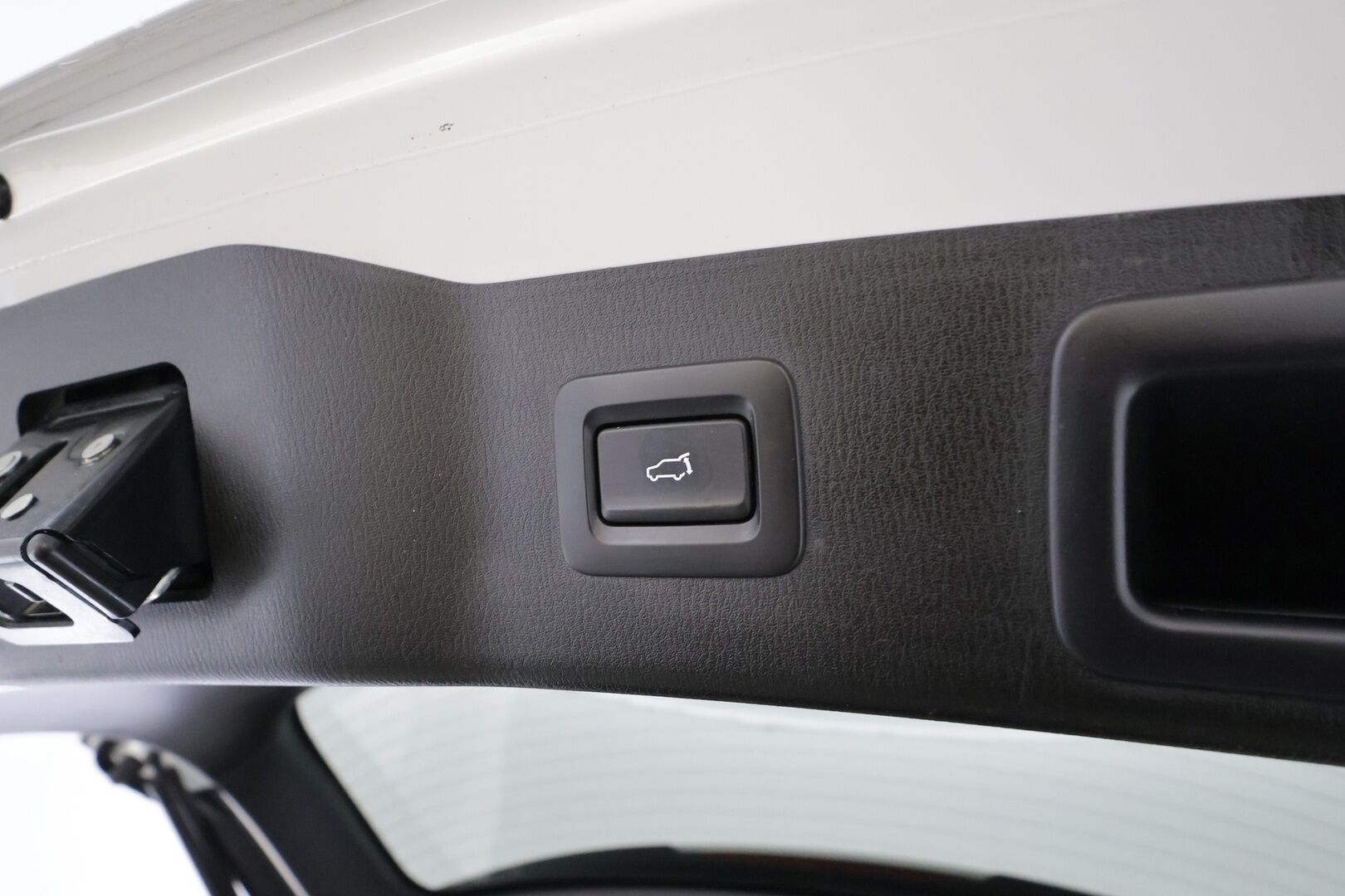 Mazda CX-5 2021 2,5 (194hv) Skyactiv-G AWD Luxury Business 6AT White * ACC / HUD / 360° / LED / Navi / Muistipenkki / KeylessGo * - Ilmastoidut nahat / Bose / Lohkolämmitin / Kahdet renkaat aluvanteilla - HULLUT JOULUT KORKOTARJOUS 2,49% 