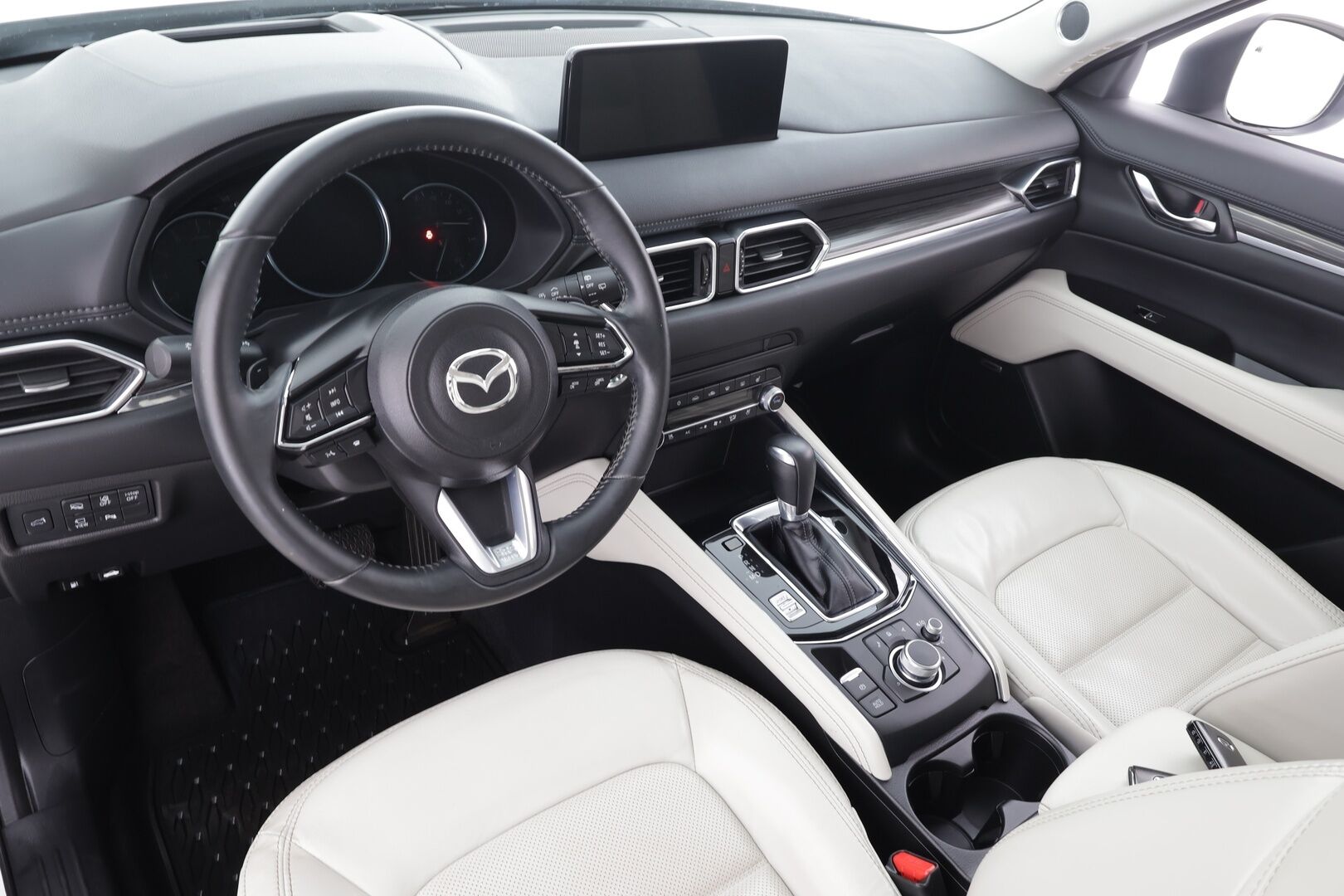 Mazda CX-5 2021 2,5 (194hv) Skyactiv-G AWD Luxury Business 6AT White * ACC / HUD / 360° / LED / Navi / Muistipenkki / KeylessGo * - Ilmastoidut nahat / Bose / Lohkolämmitin / Kahdet renkaat aluvanteilla - HULLUT JOULUT KORKOTARJOUS 2,49% 