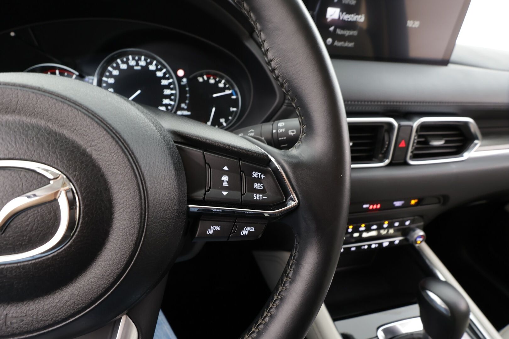 Mazda CX-5 2021 2,5 (194hv) Skyactiv-G AWD Luxury Business 6AT White * ACC / HUD / 360° / LED / Navi / Muistipenkki / KeylessGo * - Ilmastoidut nahat / Bose / Lohkolämmitin / Kahdet renkaat aluvanteilla - HULLUT JOULUT KORKOTARJOUS 2,49% 